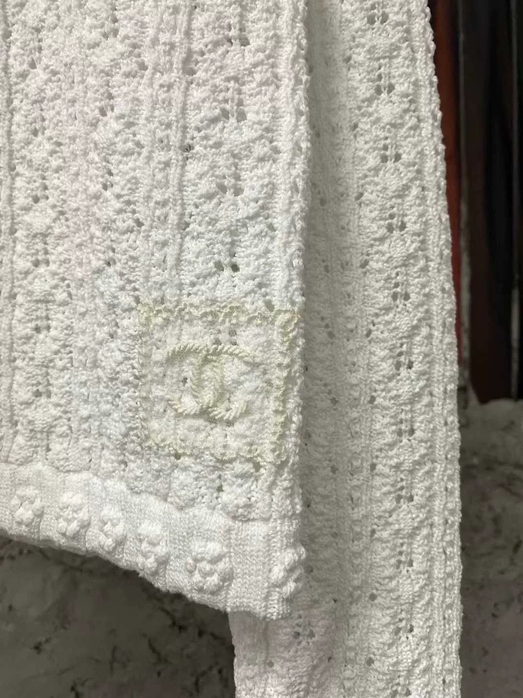 Chanel Chanel White Camellia Knit Sweater Size XS / US 0-2 / IT 36-38 - 5 Thumbnail