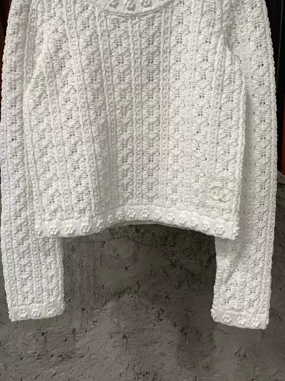 Chanel Chanel White Camellia Knit Sweater Size XS / US 0-2 / IT 36-38 - 4 Thumbnail