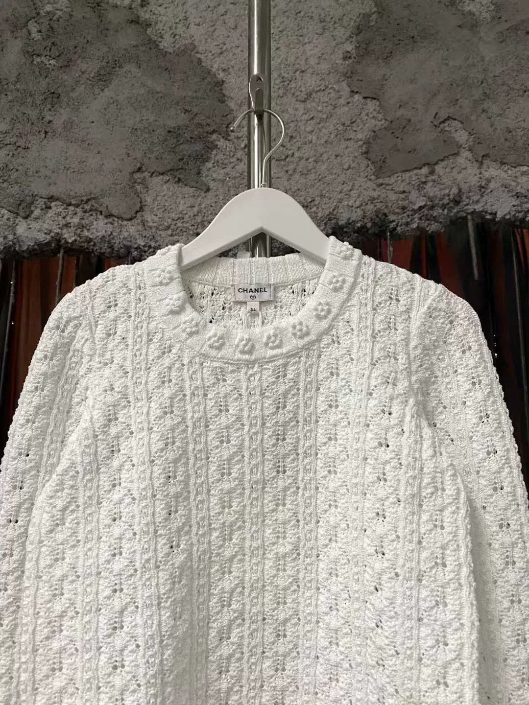 Chanel Chanel White Camellia Knit Sweater Size XS / US 0-2 / IT 36-38 - 3 Thumbnail