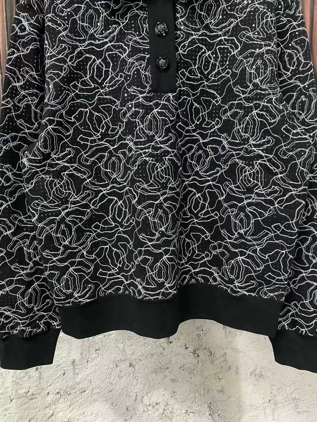 Chanel black sequined polo sweatshirt by Chanel Size M / US 6-8 / IT 42-44 - 4 Thumbnail