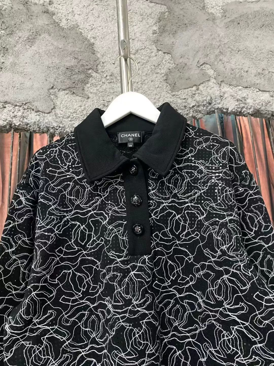 Chanel black sequined polo sweatshirt by Chanel Size M / US 6-8 / IT 42-44 - 3 Thumbnail