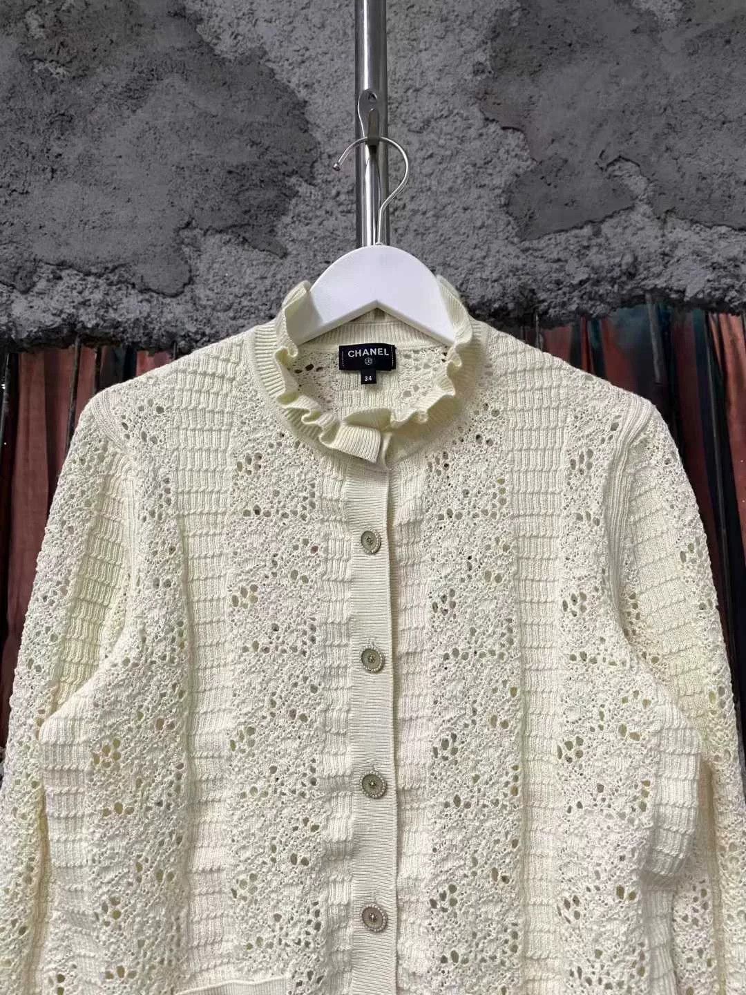 Chanel Chanel Beige Lace-Collar Cashmere Cardigan Size XS / US 0-2 / IT 36-38 - 3 Thumbnail