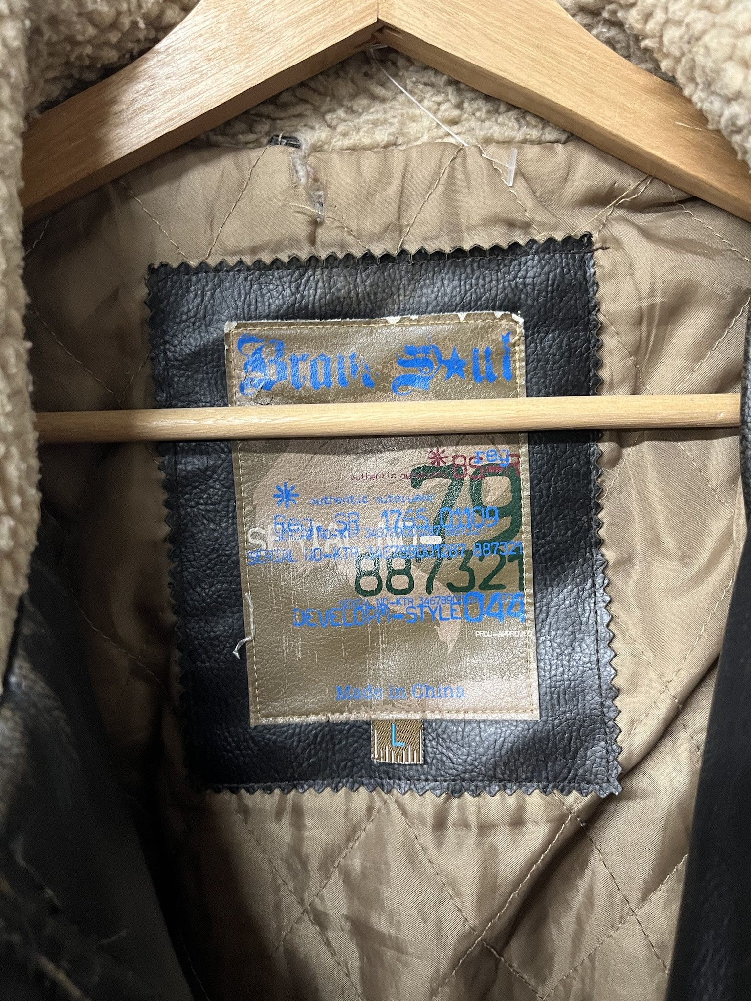 Leather × Vintage × Wilsons Leather Vintage 2000s Fur Ccollar Leather Flight Jacket Size Large Size US L / EU 52-54 / 3 - 2 Thumbnail