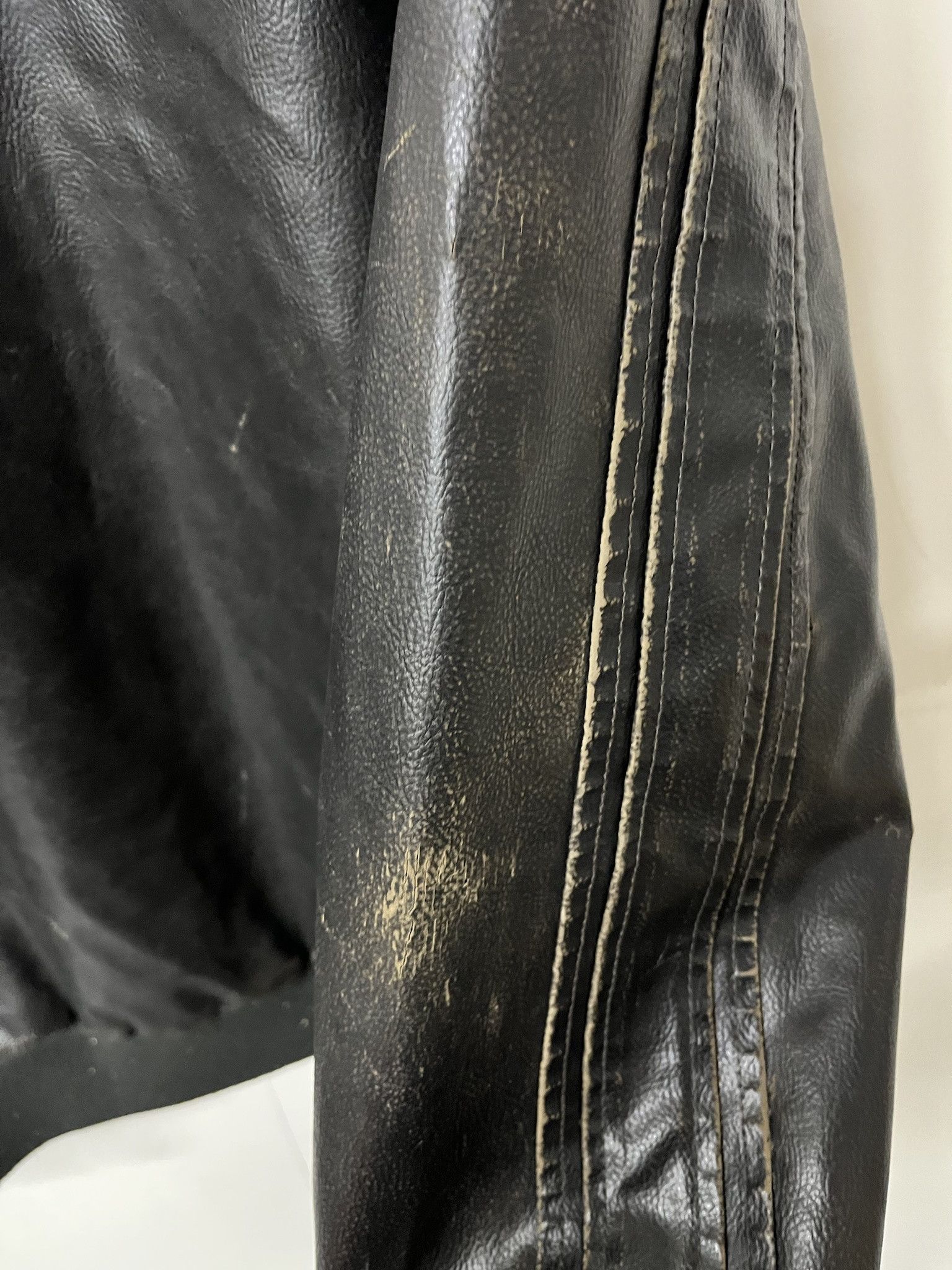 Leather × Vintage × Wilsons Leather Vintage 2000s Fur Ccollar Leather Flight Jacket Size Large Size US L / EU 52-54 / 3 - 5 Thumbnail
