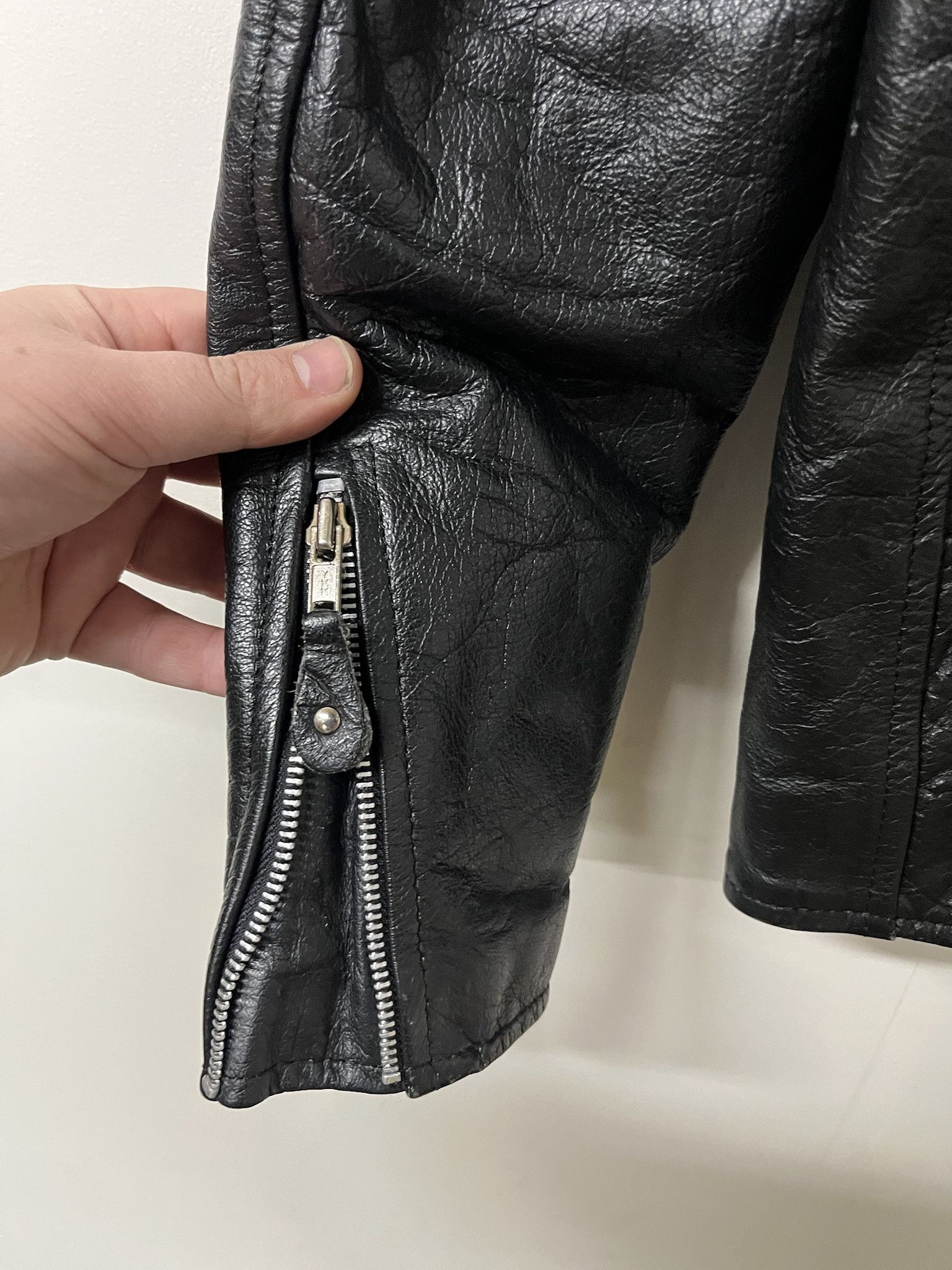 Leather × Vintage × Wilsons Leather Vintage 1990s Leather Perfecto Style Motorcycle Jacket Size XS Size US XS / EU 42 / 0 - 5 Thumbnail