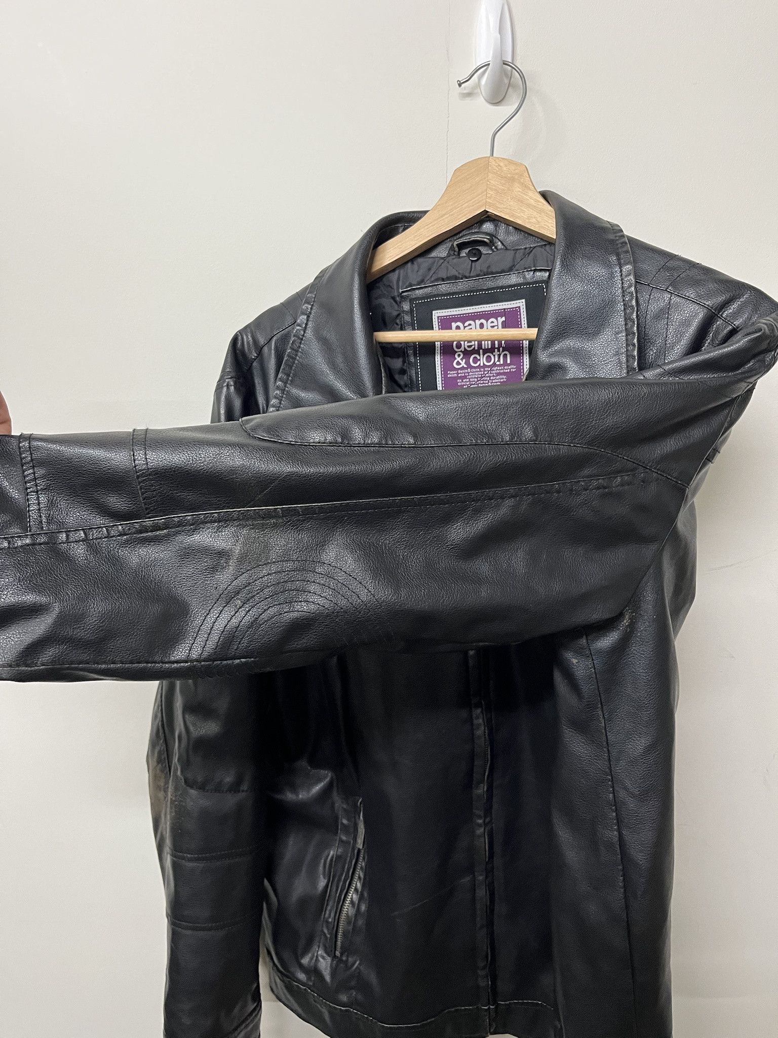 Leather × Vintage × Wilsons Leather Vintage 2000s Leather Motorcycle jacket Size M Size US M / EU 48-50 / 2 - 3 Thumbnail