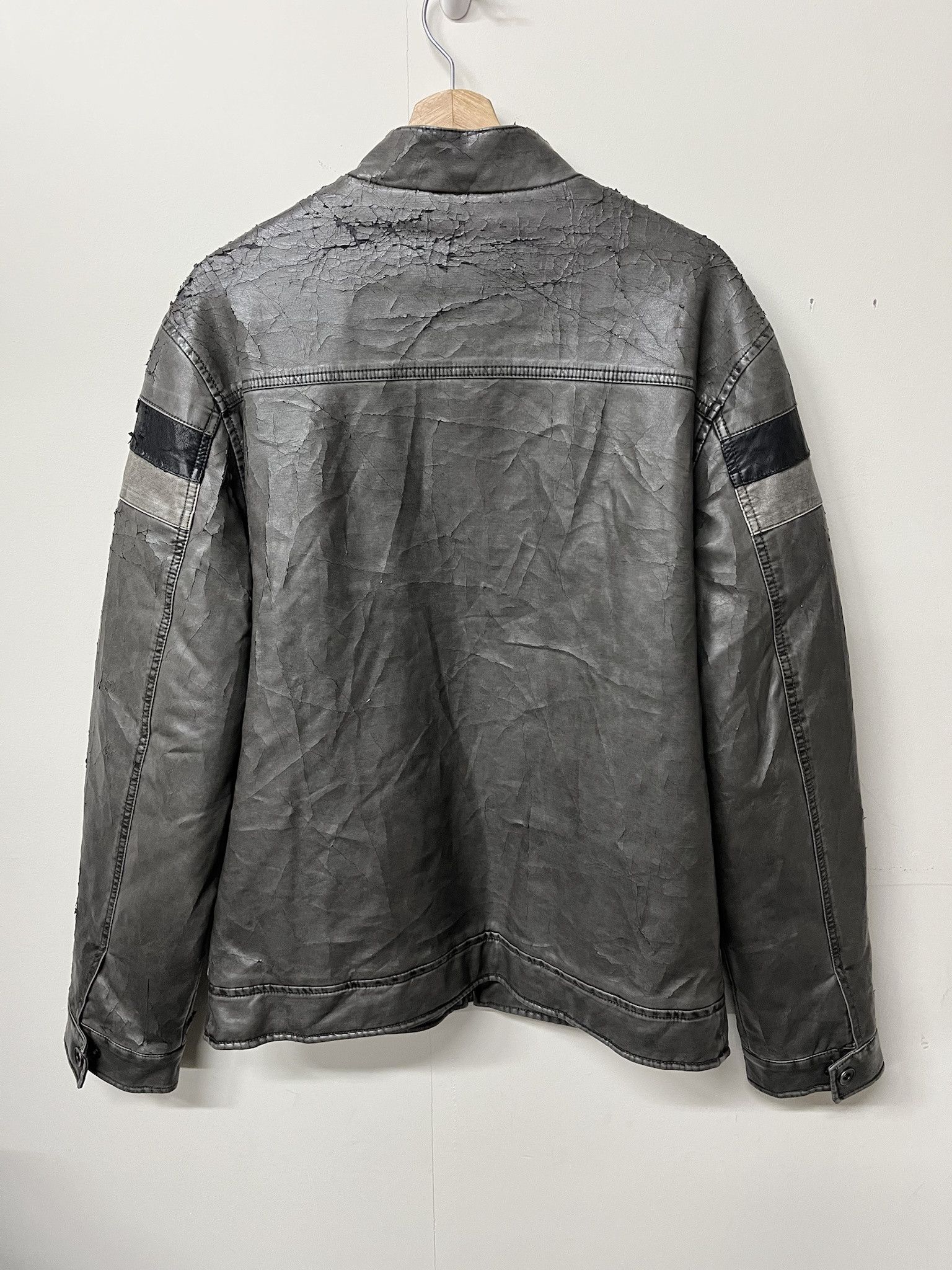 Leather × Vintage × Wilsons Leather Vintage 2000s Sherpa Lined Pleather Jacket Distressed Size M Size US M / EU 48-50 / 2 - 3 Thumbnail