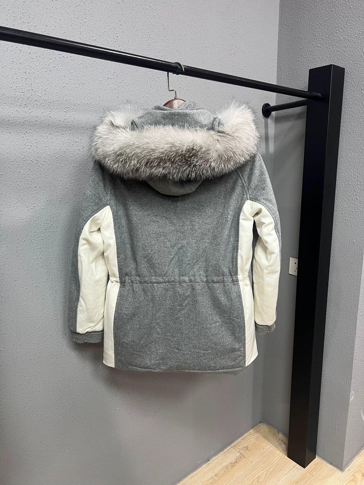 Loro Piana gray fur trim cashmere coat Size M / US 6-8 / IT 42-44 - 2 Thumbnail