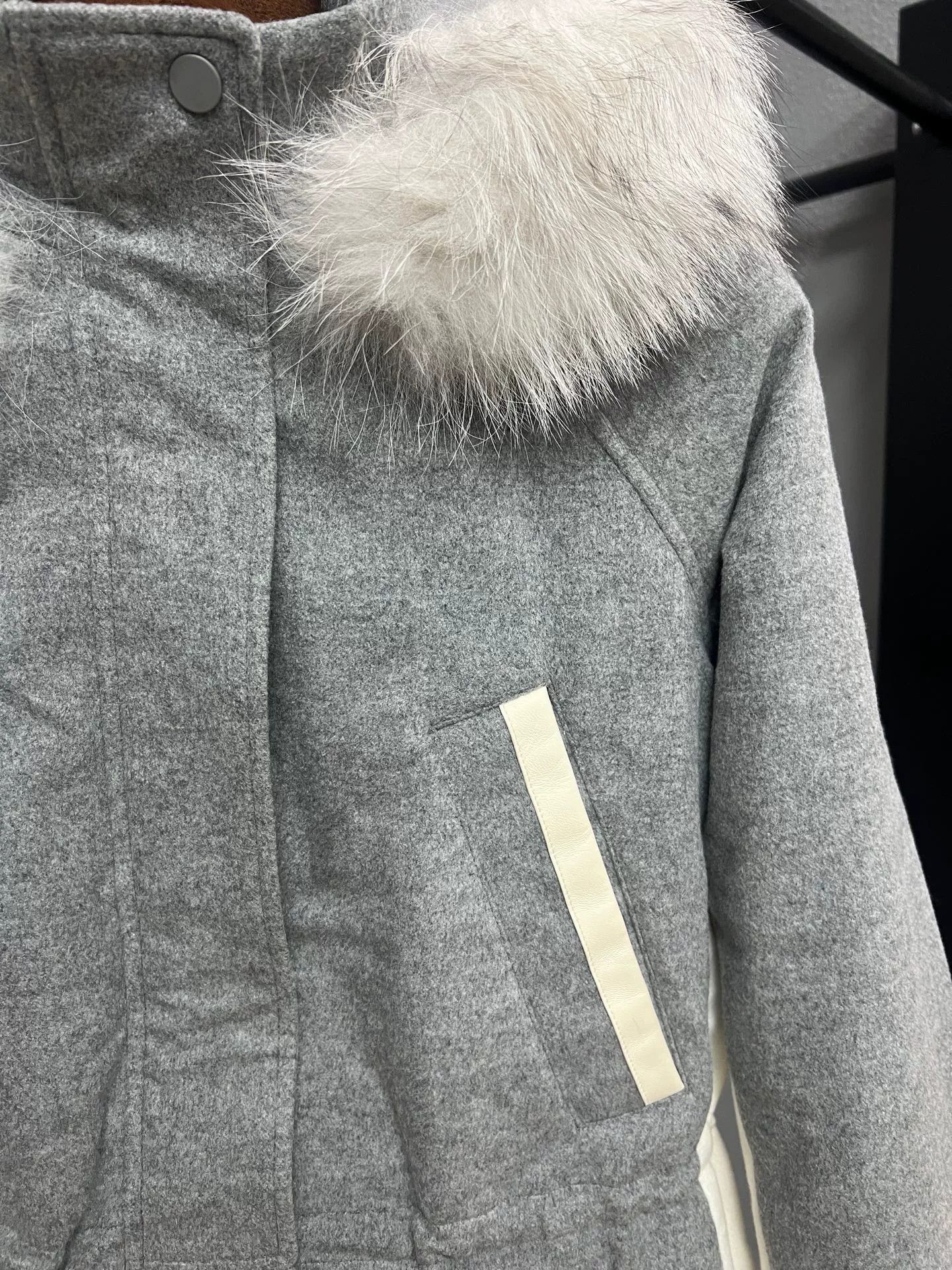 Loro Piana gray fur trim cashmere coat Size M / US 6-8 / IT 42-44 - 3 Thumbnail