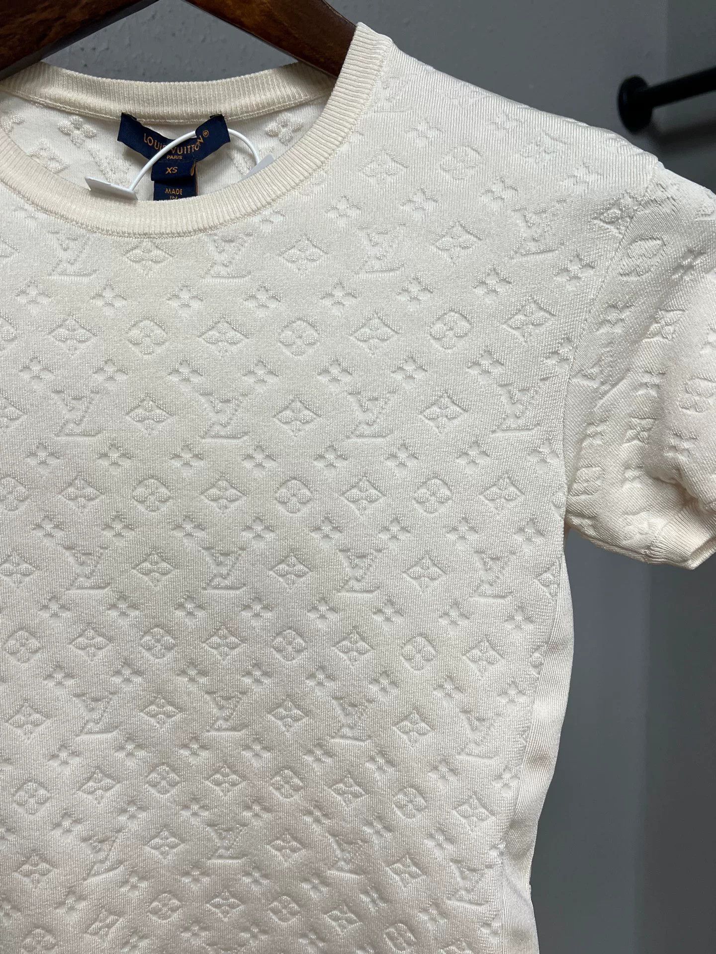 Louis Vuitton louis vuitton embossed white fitted short sleeve Size XS / US 0-2 / IT 36-38 - 3 Thumbnail