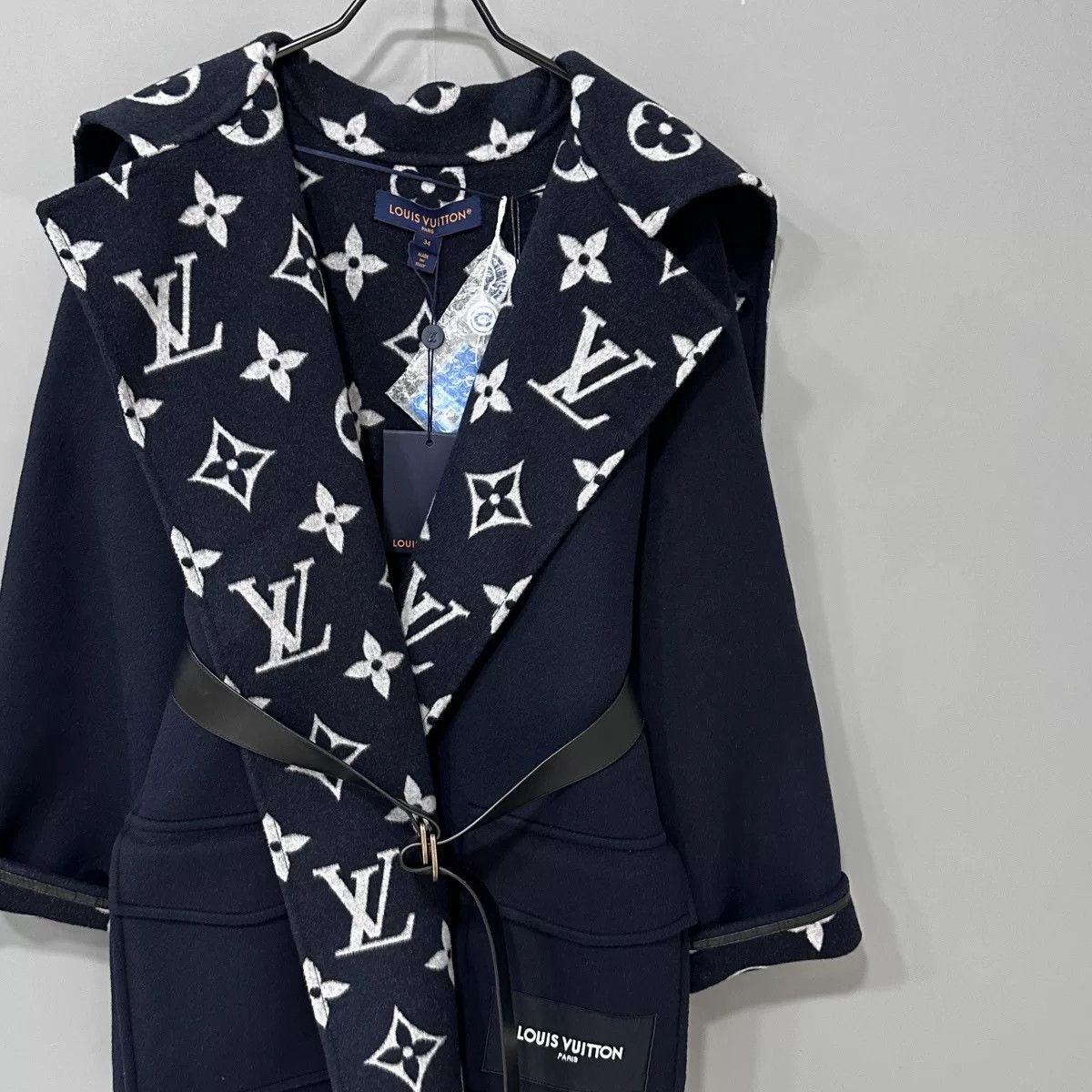 Louis Vuitton navy short coat with LV logo Size XS / US 0-2 / IT 36-38 - 2 Thumbnail