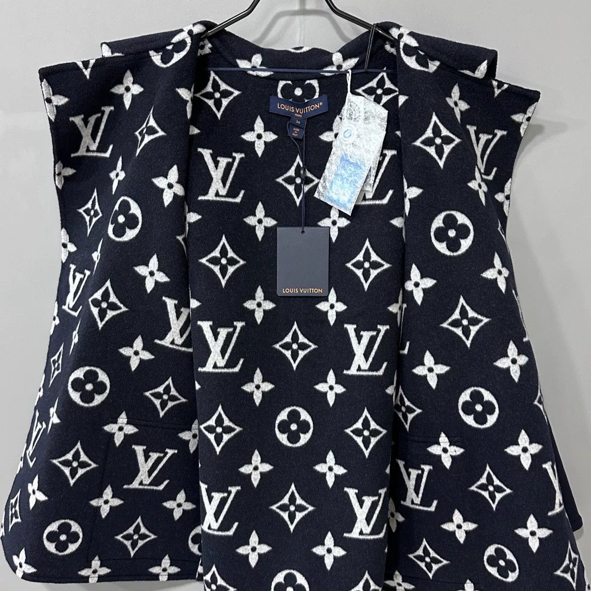 Louis Vuitton navy short coat with LV logo Size XS / US 0-2 / IT 36-38 - 4 Thumbnail
