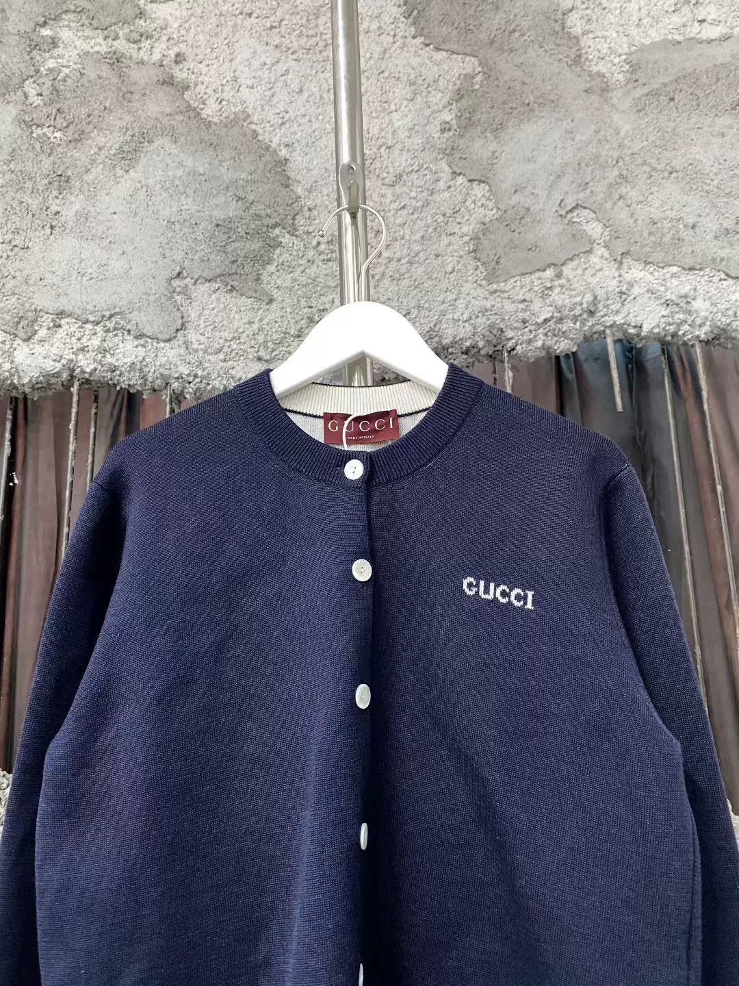 Gucci blue logo wool cardigan by gucci Size US M / EU 48-50 / 2 - 4 Thumbnail