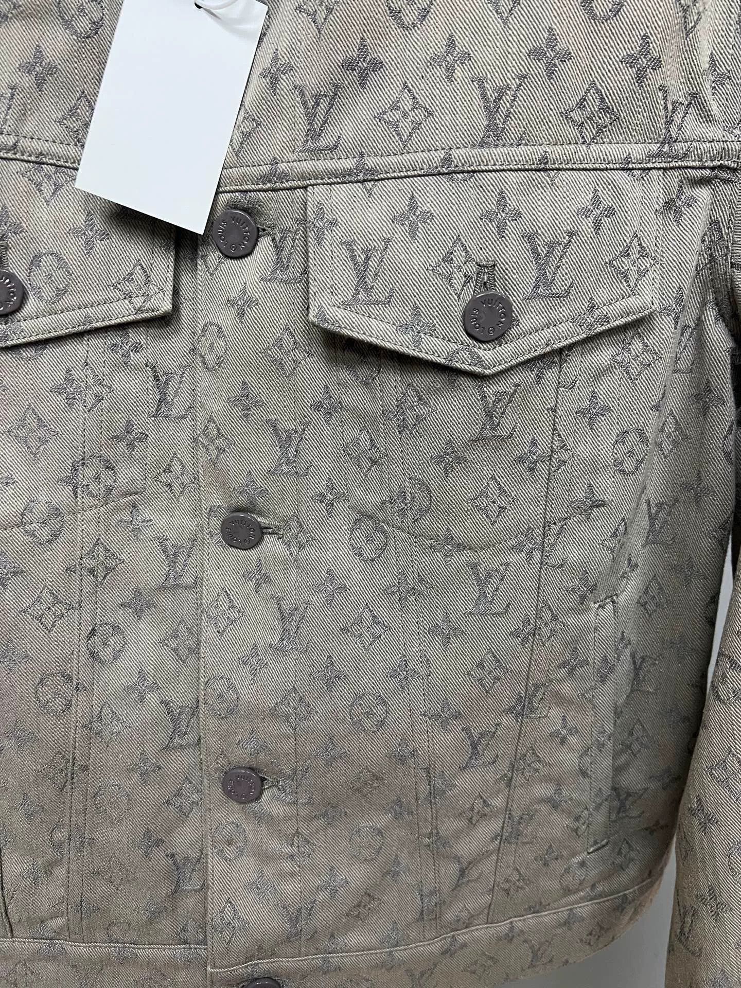 Louis Vuitton louis vuitton gray denim jacket size 52 Size US L / EU 52-54 / 3 - 3 Thumbnail