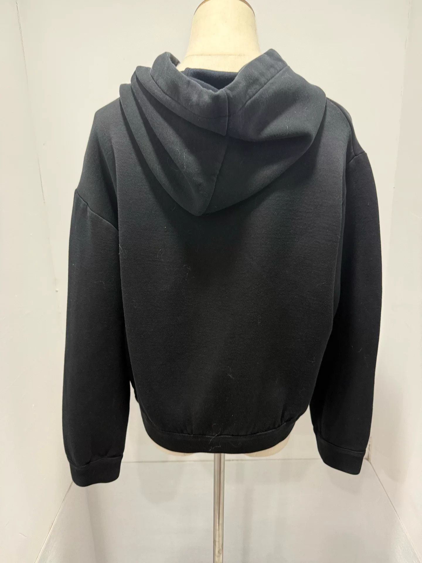 Louis Vuitton louis vuitton black logo hoodie size large Size US L / EU 52-54 / 3 - 2 Thumbnail