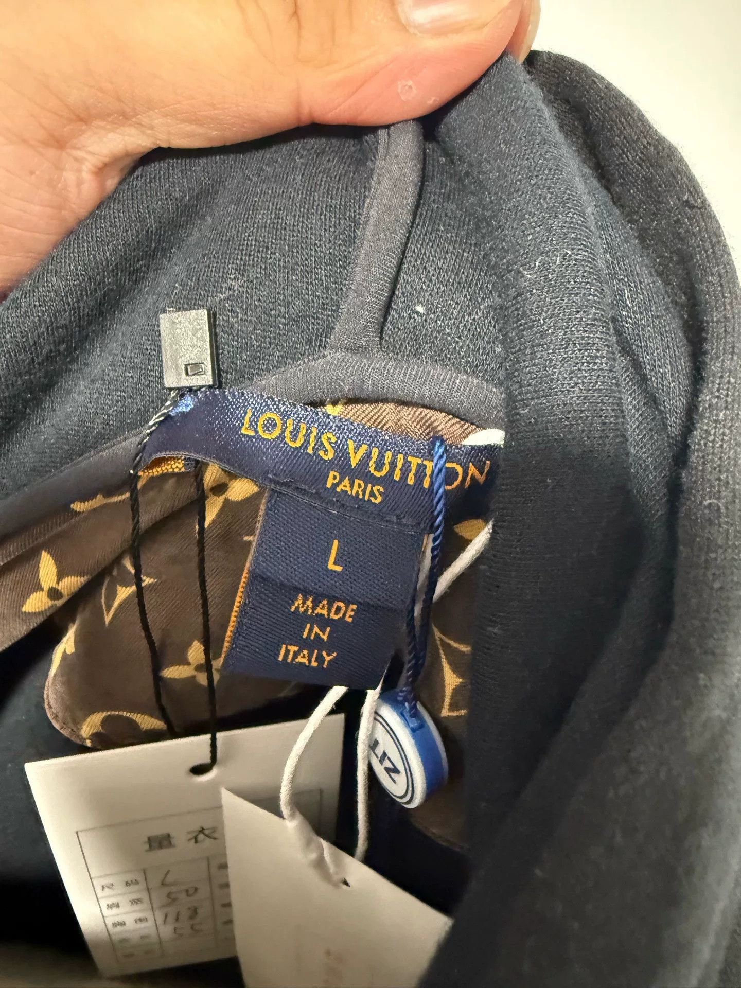 Louis Vuitton louis vuitton black logo hoodie size large Size US L / EU 52-54 / 3 - 4 Thumbnail