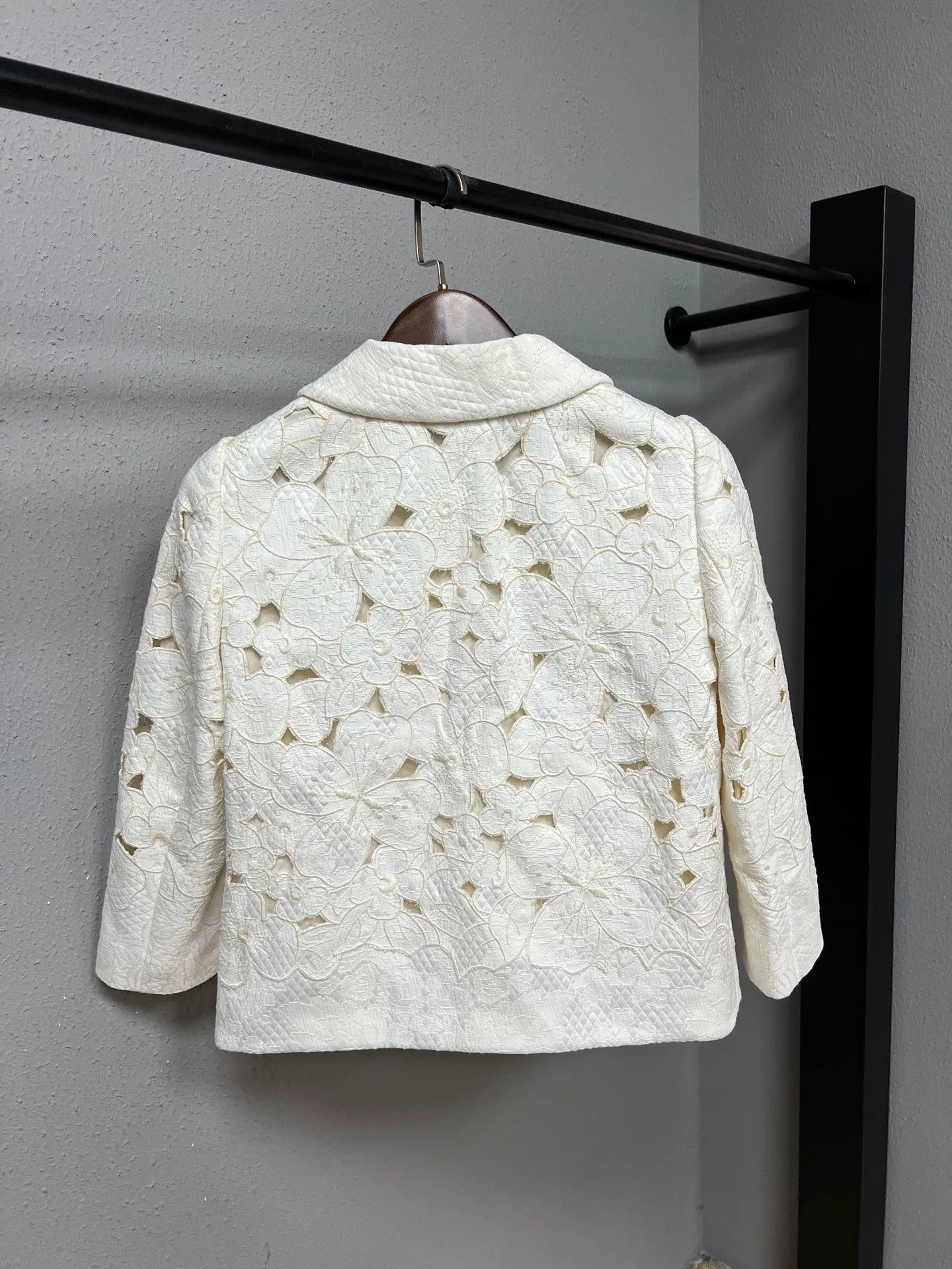 Dolce & Gabbana White Lace Embroidered Button-Up Jacket Size L / US 10 / IT 46 - 2 Thumbnail
