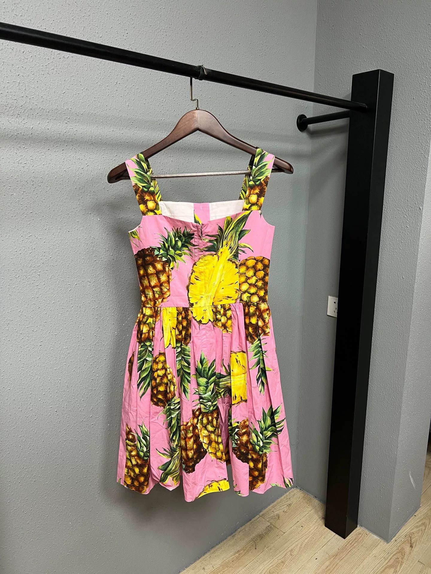 Dolce & Gabbana pink pineapple summer dress Size M / US 6-8 / IT 42-44 - 2 Thumbnail