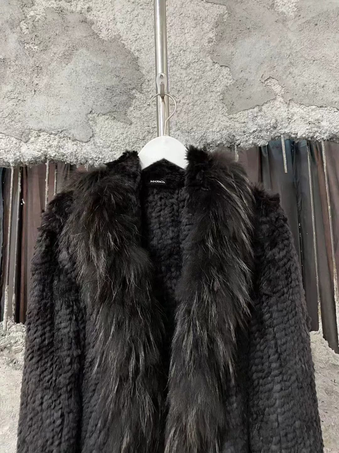 MAX&Co. MAX&Co Black Fur Trim Coat Size M / US 6-8 / IT 42-44 - 3 Thumbnail