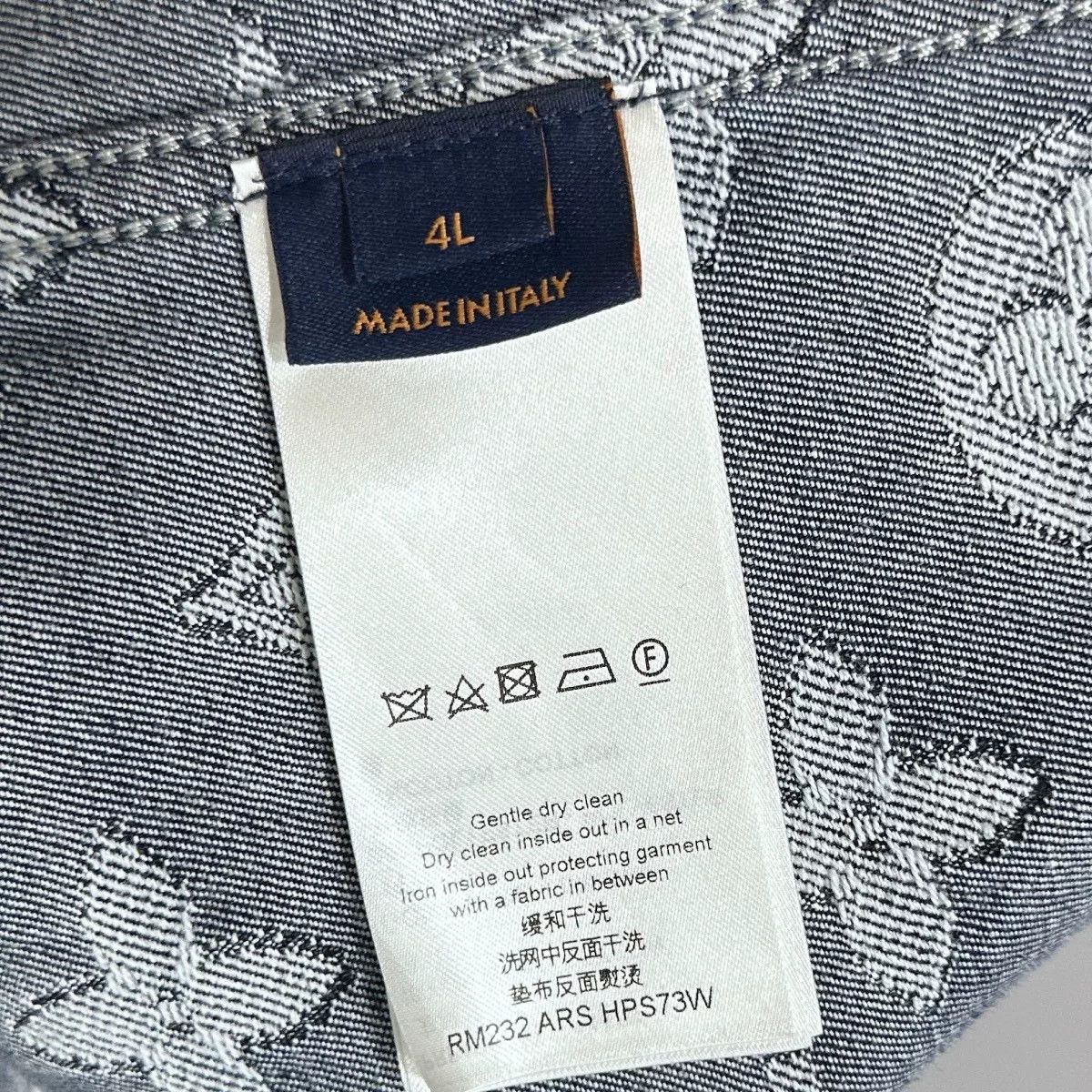 Louis Vuitton louis vuitton blue gradient denim short sleeve Size US L / EU 52-54 / 3 - 5 Thumbnail