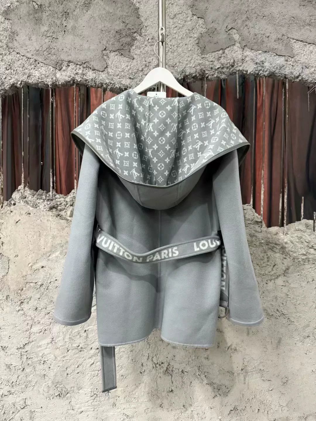 Louis Vuitton gray louis vuitton hooded coat Size S / US 4 / IT 40 - 2 Thumbnail