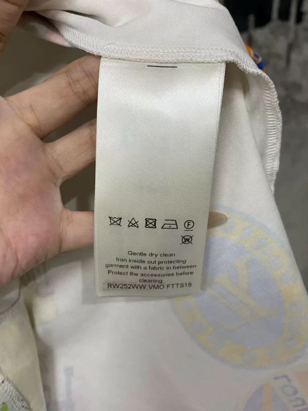 Louis Vuitton louis vuitton chain logo short sleeve shirt Size US M / EU 48-50 / 2 - 5 Thumbnail