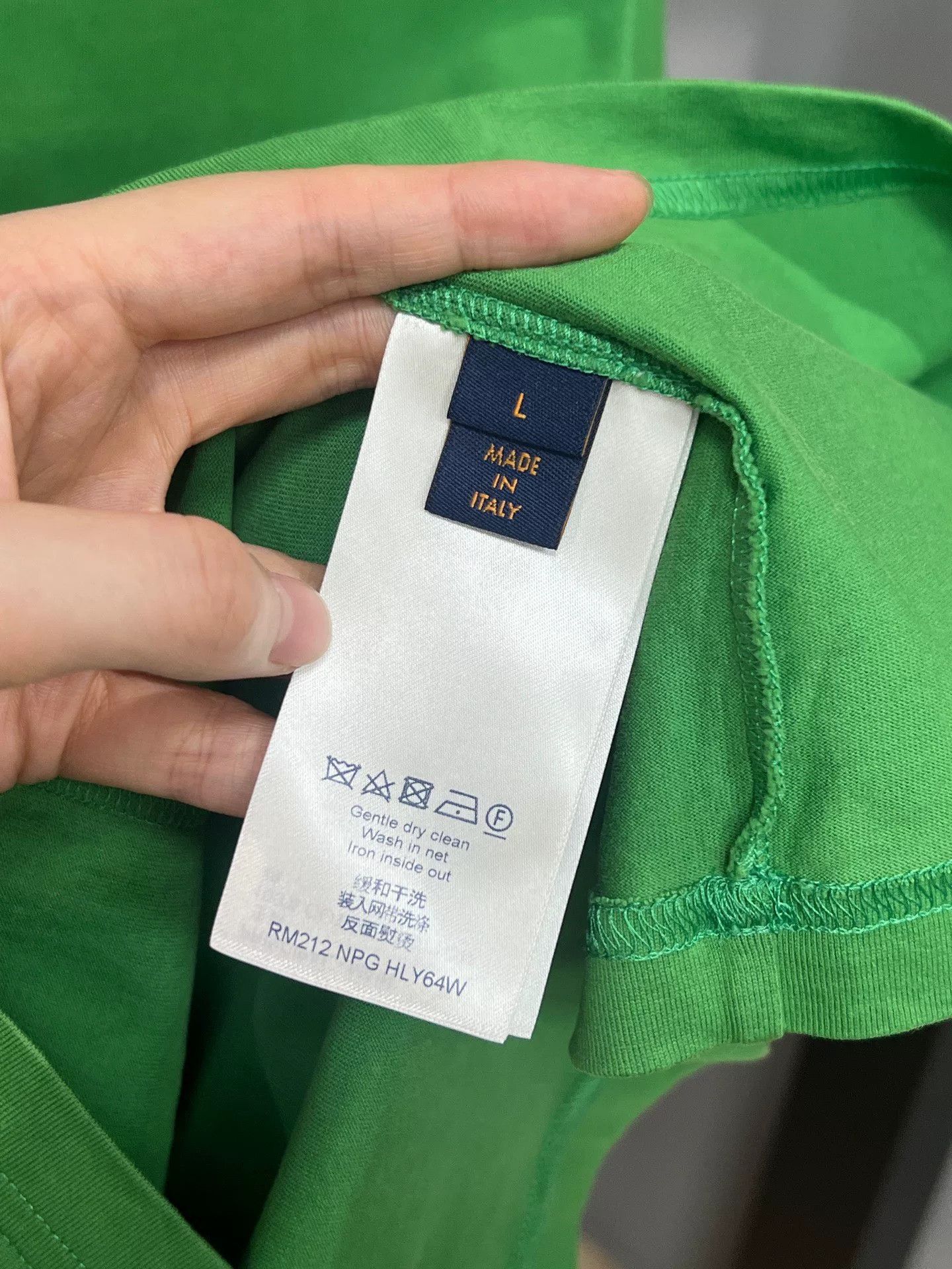 Louis Vuitton louis vuitton green embossed logo short sleeve Size US L / EU 52-54 / 3 - 4 Thumbnail
