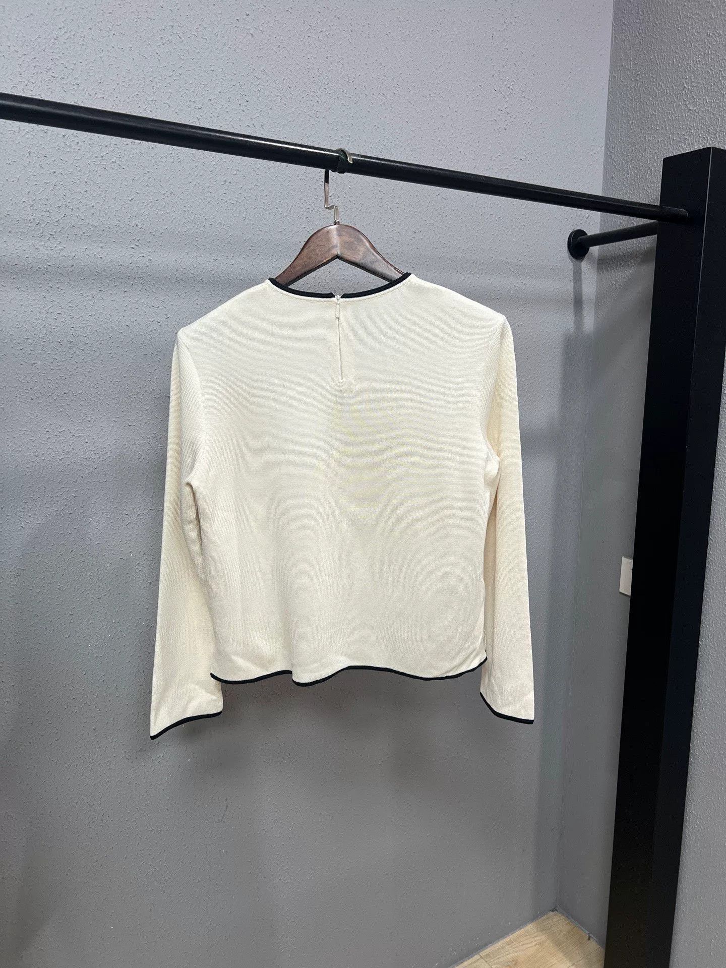Gucci Gucci Bear Knit Long Sleeve Top Size L / US 10 / IT 46 - 2 Thumbnail
