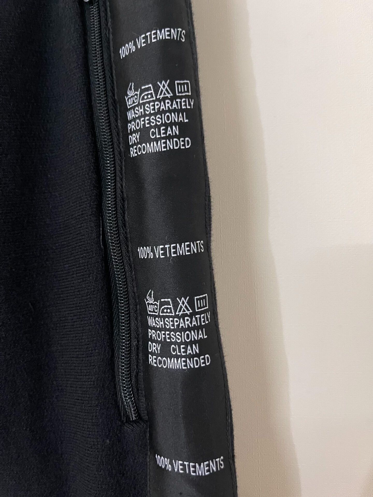 Vetements vetements side label pants in black Size US 30 / EU 46 - 2 Thumbnail