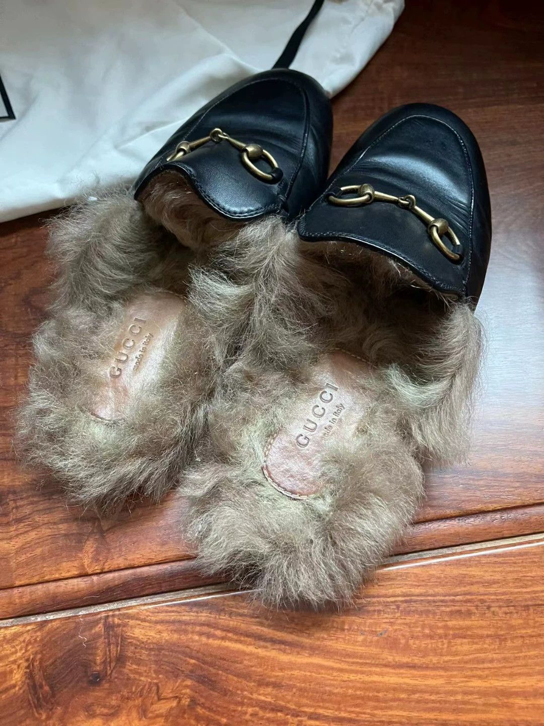 Gucci Gucci Black Fur Slip-On Loafers Size US 6 / IT 36 - 2 Thumbnail