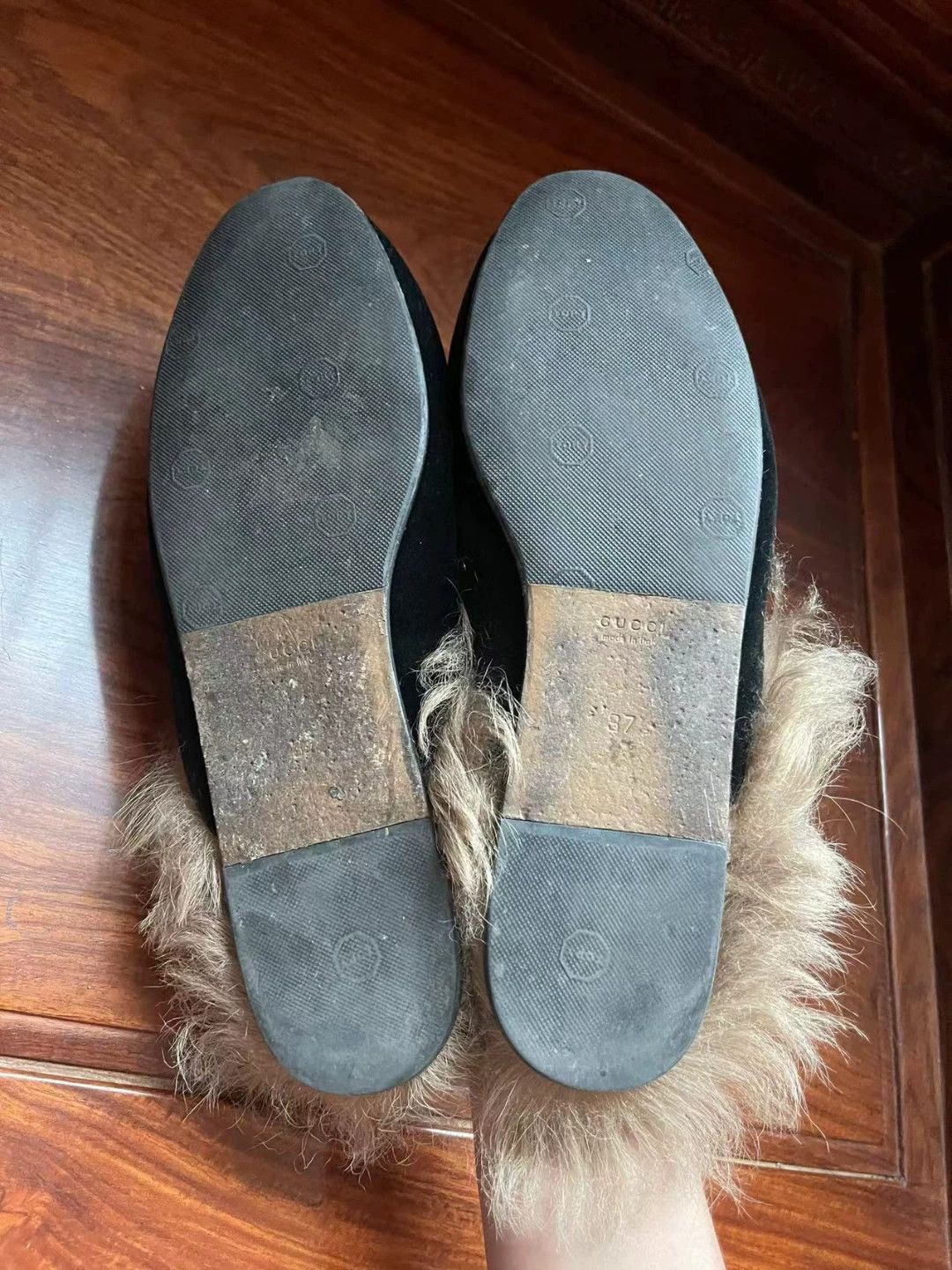 Gucci Gucci Fur Slides in Size 37 Size US 6 / IT 36 - 2 Thumbnail