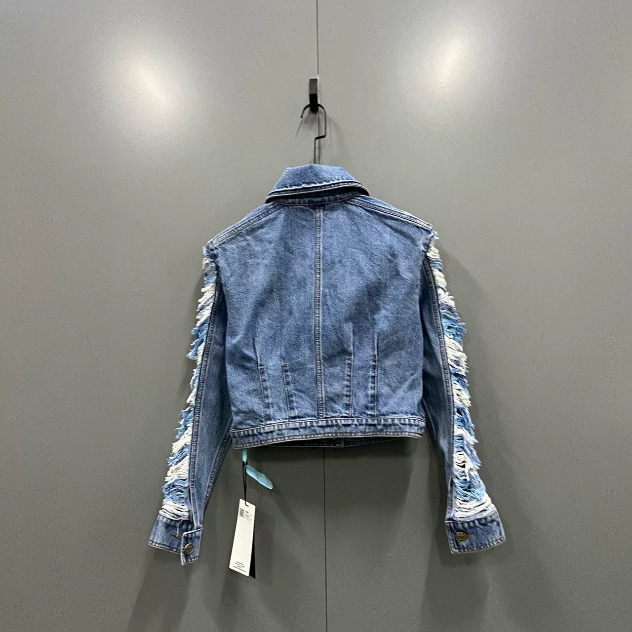 Chanel chanel blue distressed denim jacket Size S / US 4 / IT 40 - 2 Thumbnail