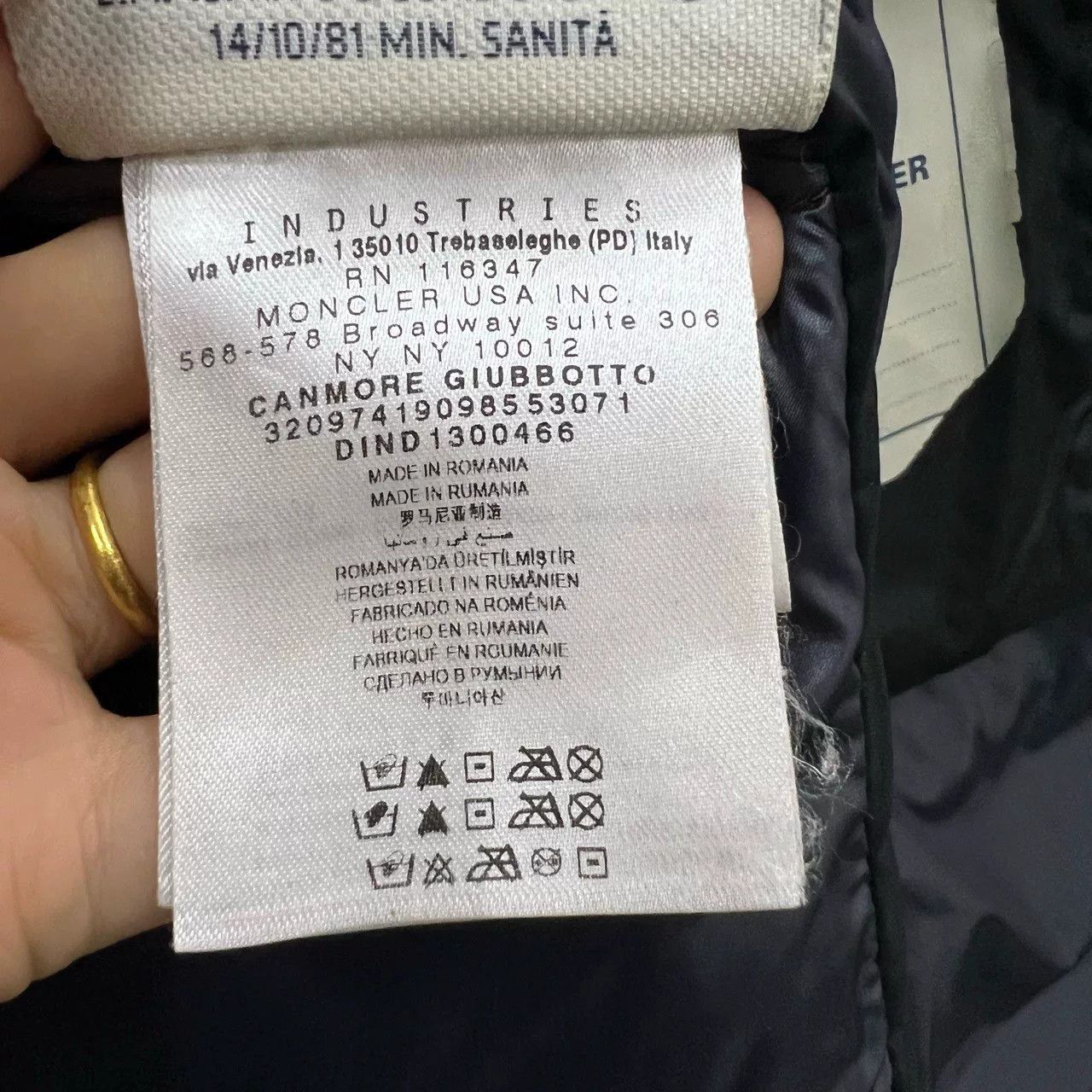 Moncler moncler red down jacket size 4 Size US L / EU 52-54 / 3 - 4 Thumbnail