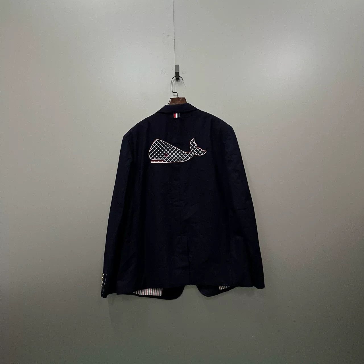 Thom Browne thom browne navy whale embroidery blazer Size US M / EU 48-50 / 2 - 2 Thumbnail