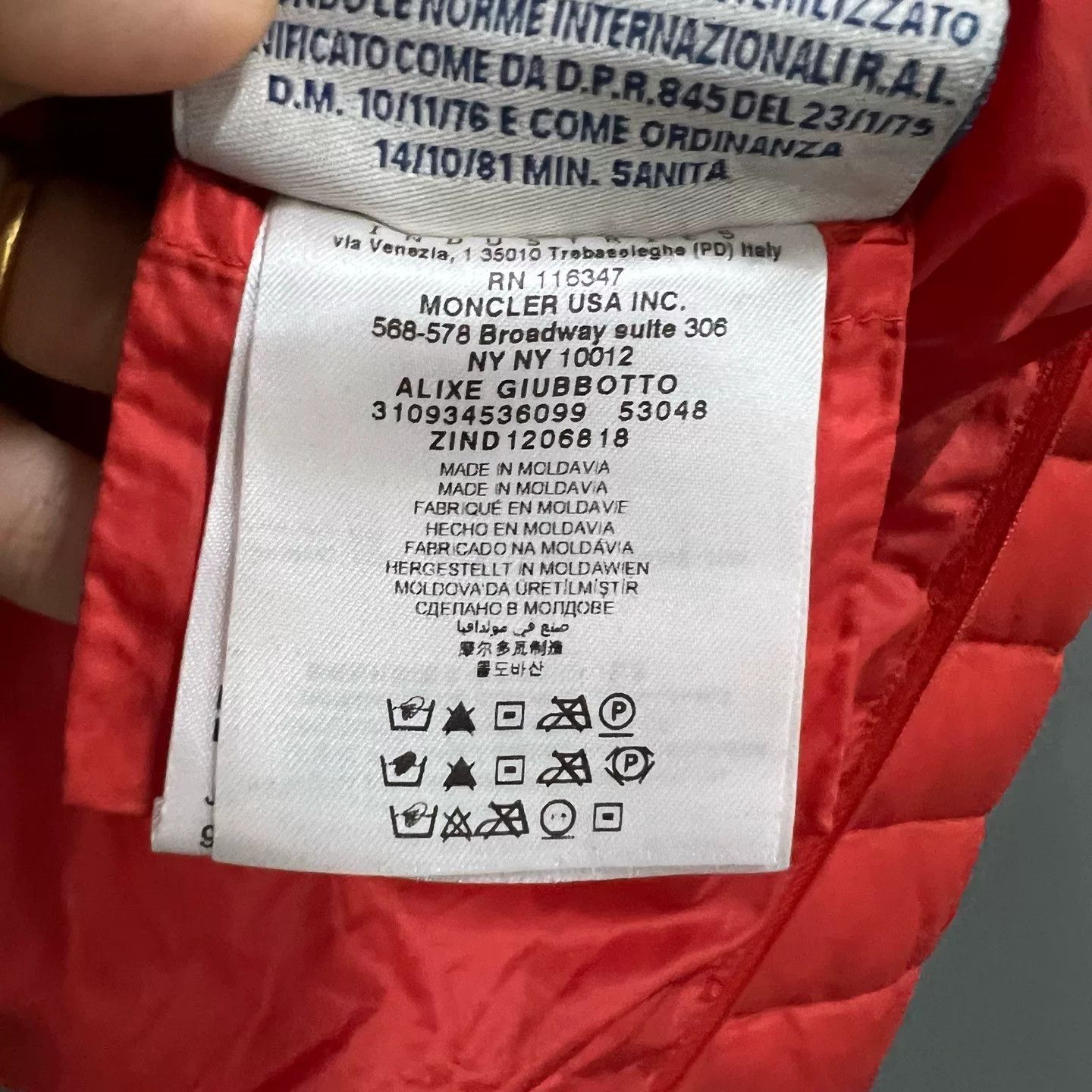 Moncler moncler orange down jacket size 2 Size US M / EU 48-50 / 2 - 4 Thumbnail