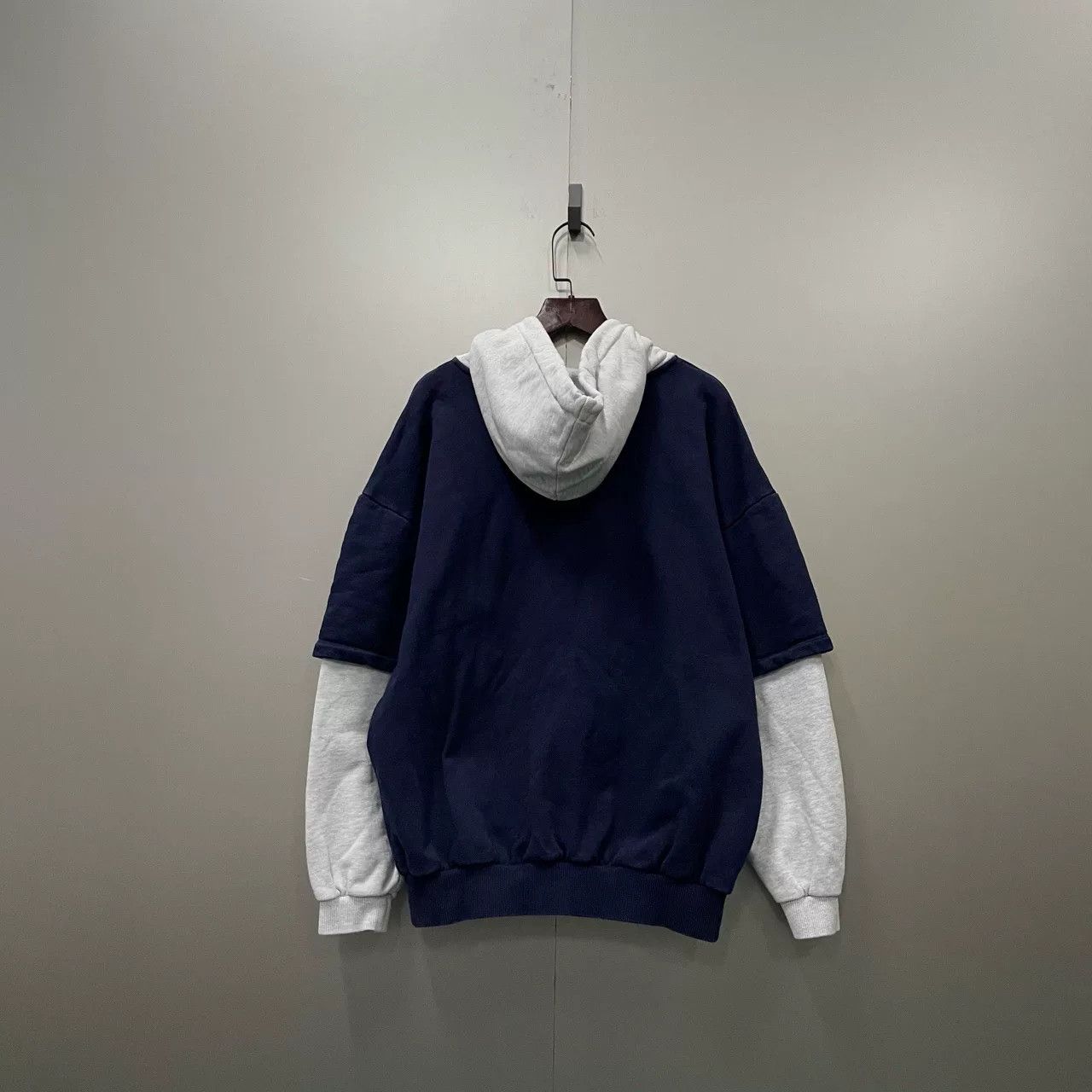 Celine celine two-tone hoodie with white sleeves Size XS / US 0-2 / IT 36-38 - 2 Thumbnail