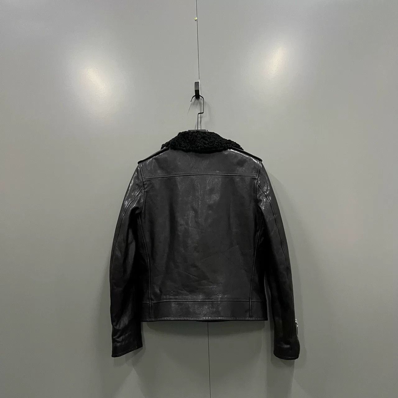 Saint Laurent Paris saint laurent shearling jacket size 48 Size US L / EU 52-54 / 3 - 3 Thumbnail