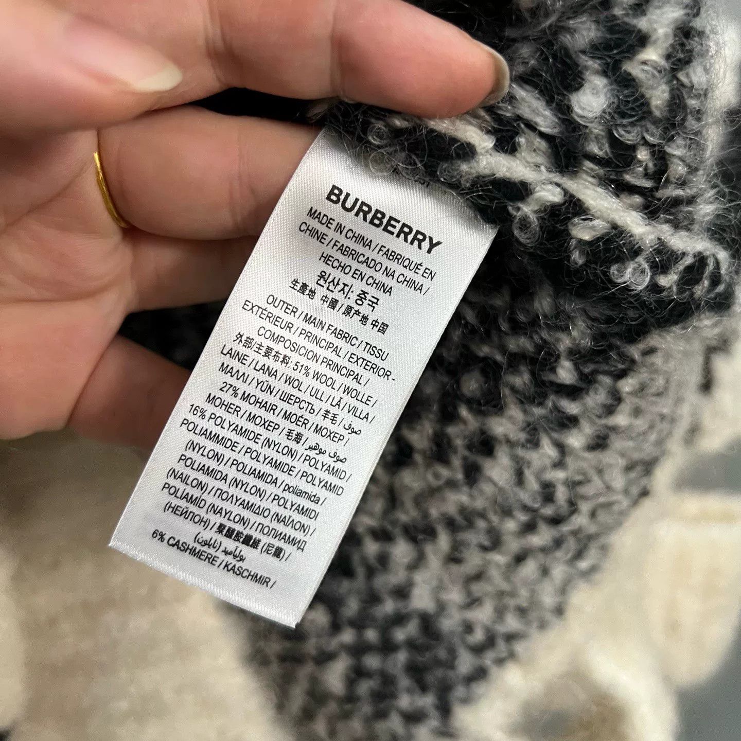 Burberry burberry zebra design wool sweater size xs Size XS / US 0-2 / IT 36-38 - 4 Thumbnail