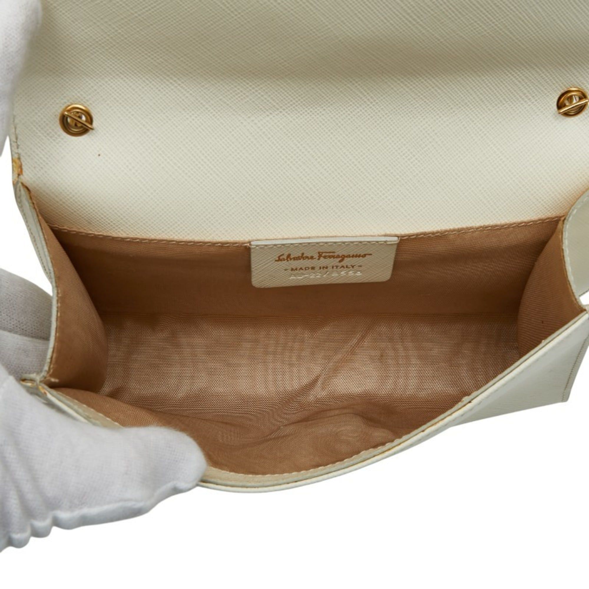 Salvatore Ferragamo Salvatore Ferragamo Vara Ribbon Chain Shoulder Bag AU-22 B558 White/Off-White Leather Women's Size ONE SIZE - 12 Thumbnail