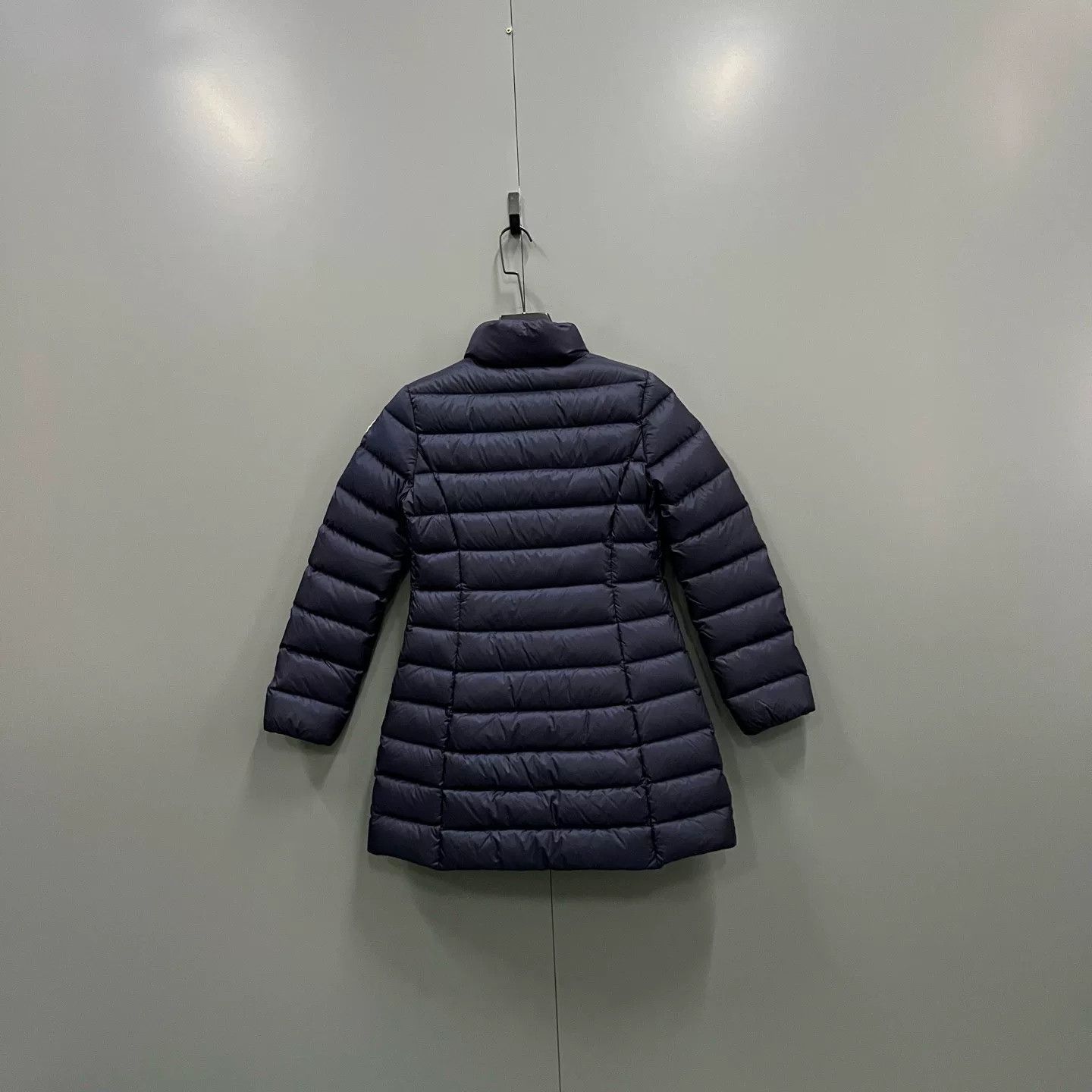 Moncler moncler navy logo down jacket size 12 Size US L / EU 52-54 / 3 - 2 Thumbnail