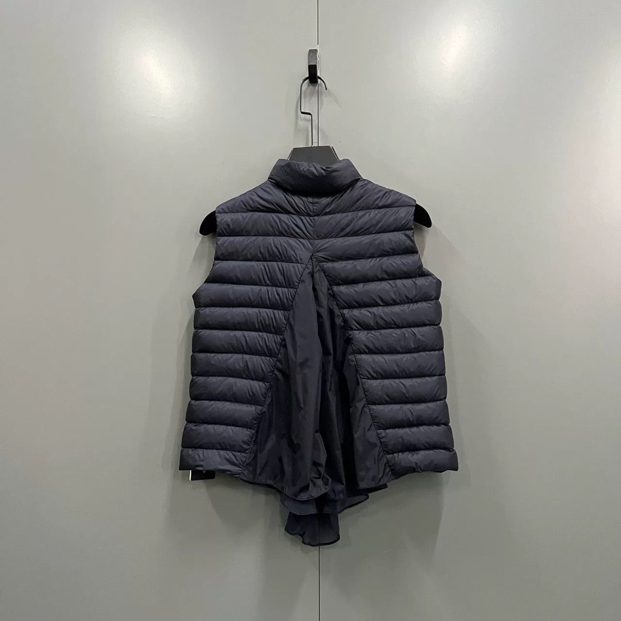 Moncler moncler embroidered down vest in gray Size US XXS / EU 40 - 2 Thumbnail