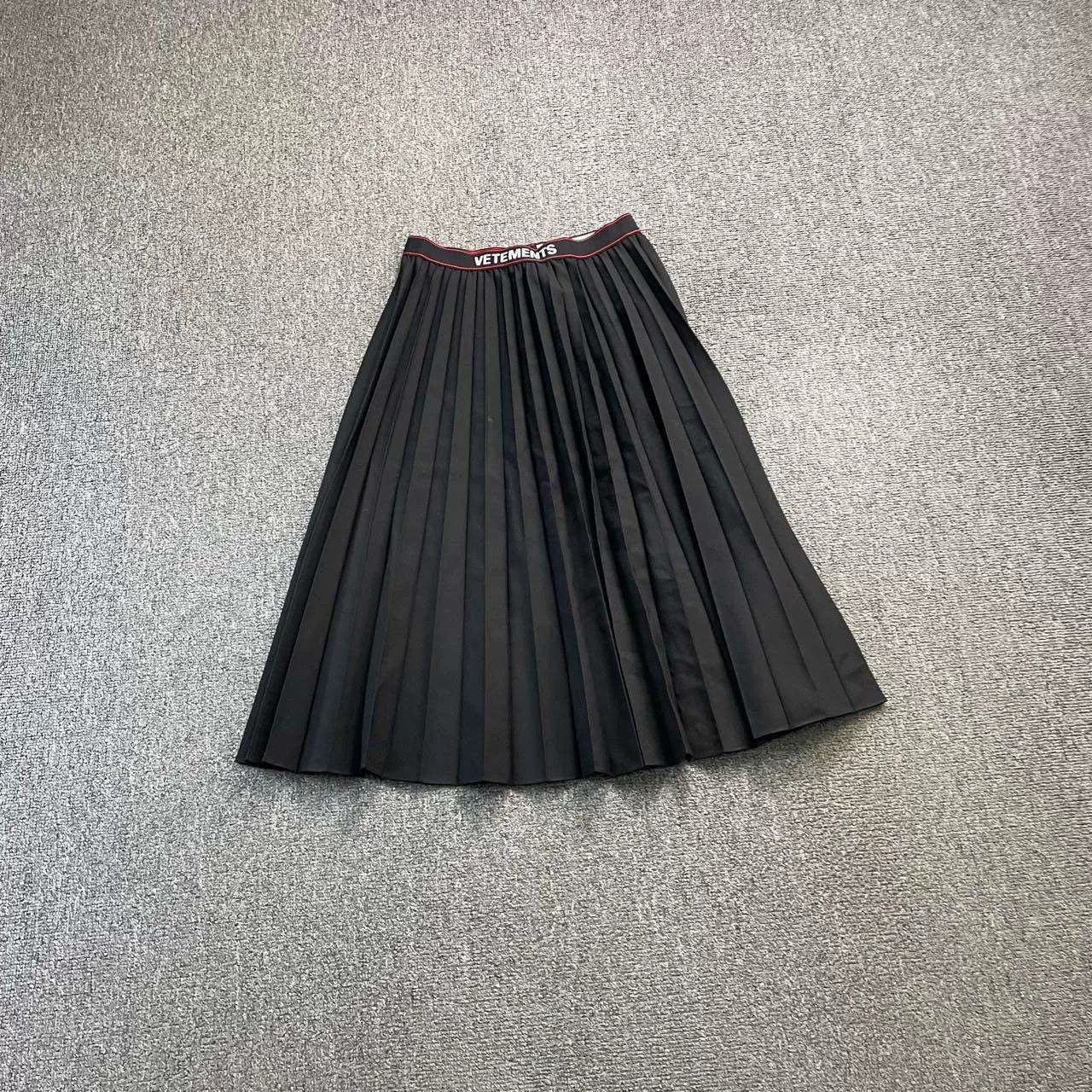 Vetements pleated skirt by vetements in black Size 23" - 2 Thumbnail