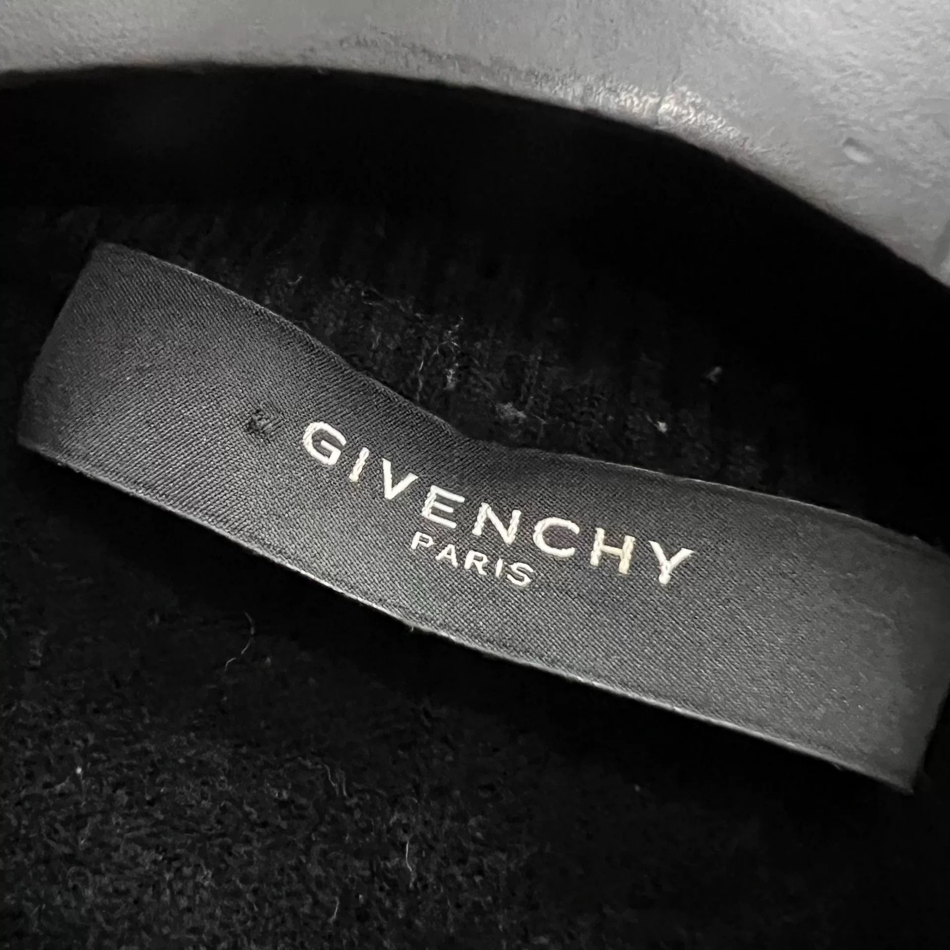 Givenchy givenchy dog head print sweater size xs Size US XS / EU 42 / 0 - 2 Thumbnail