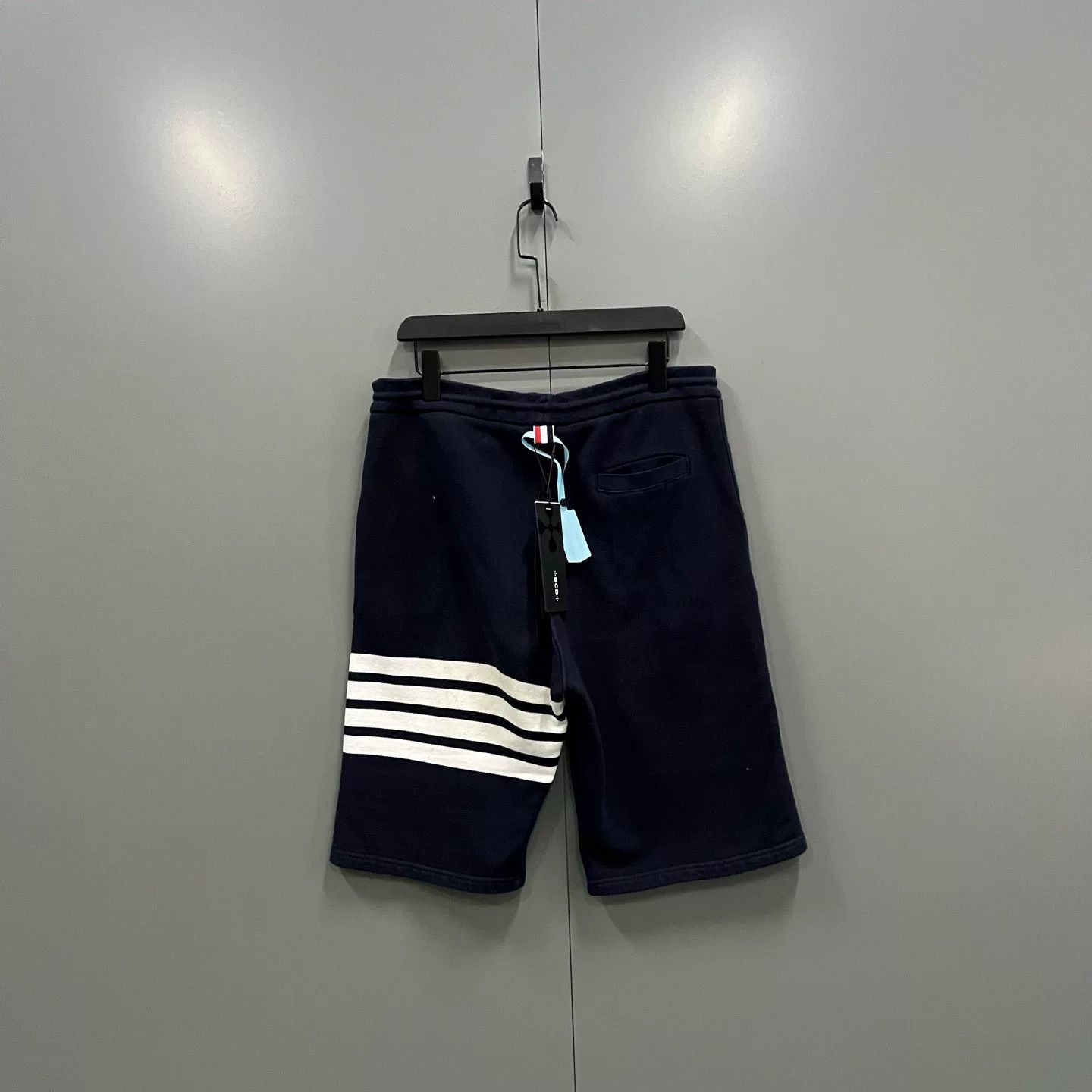 Thom Browne thom browne navy striped shorts size 3 Size US 36 / EU 52 - 2 Thumbnail