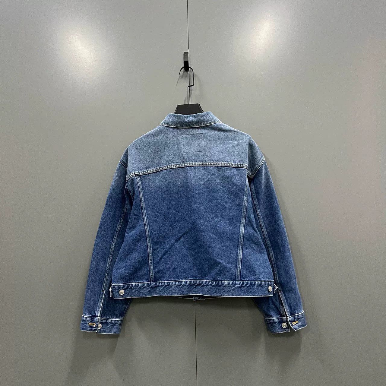 Balenciaga balenciaga irregular blue denim jacket Size US S / EU 44-46 / 1 - 2 Thumbnail