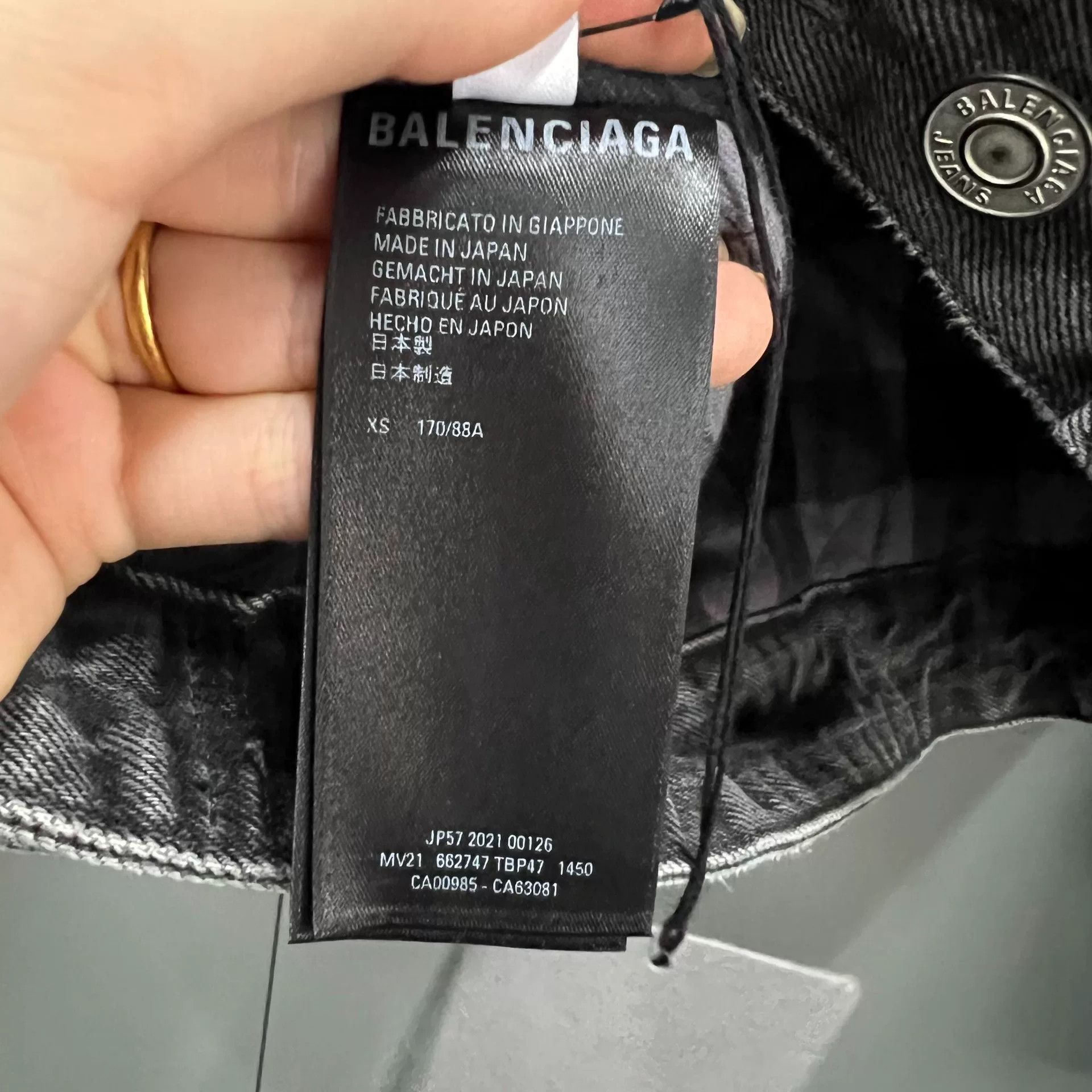 Balenciaga balenciaga irregular washed denim jacket xs Size US XS / EU 42 / 0 - 3 Thumbnail
