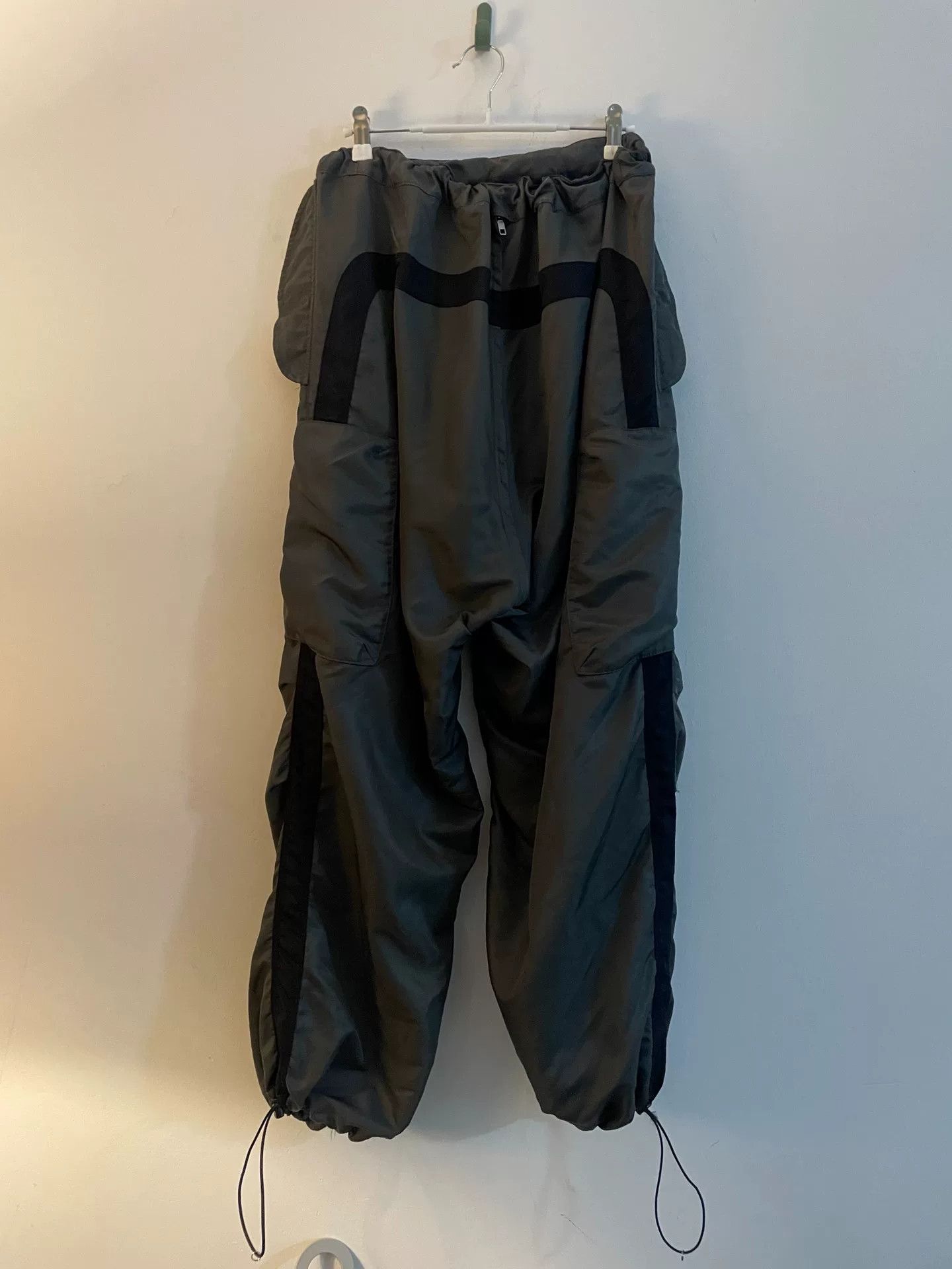 Random Identities drawstring tactical cargo pants in army green Size US 32 / EU 48 - 2 Thumbnail