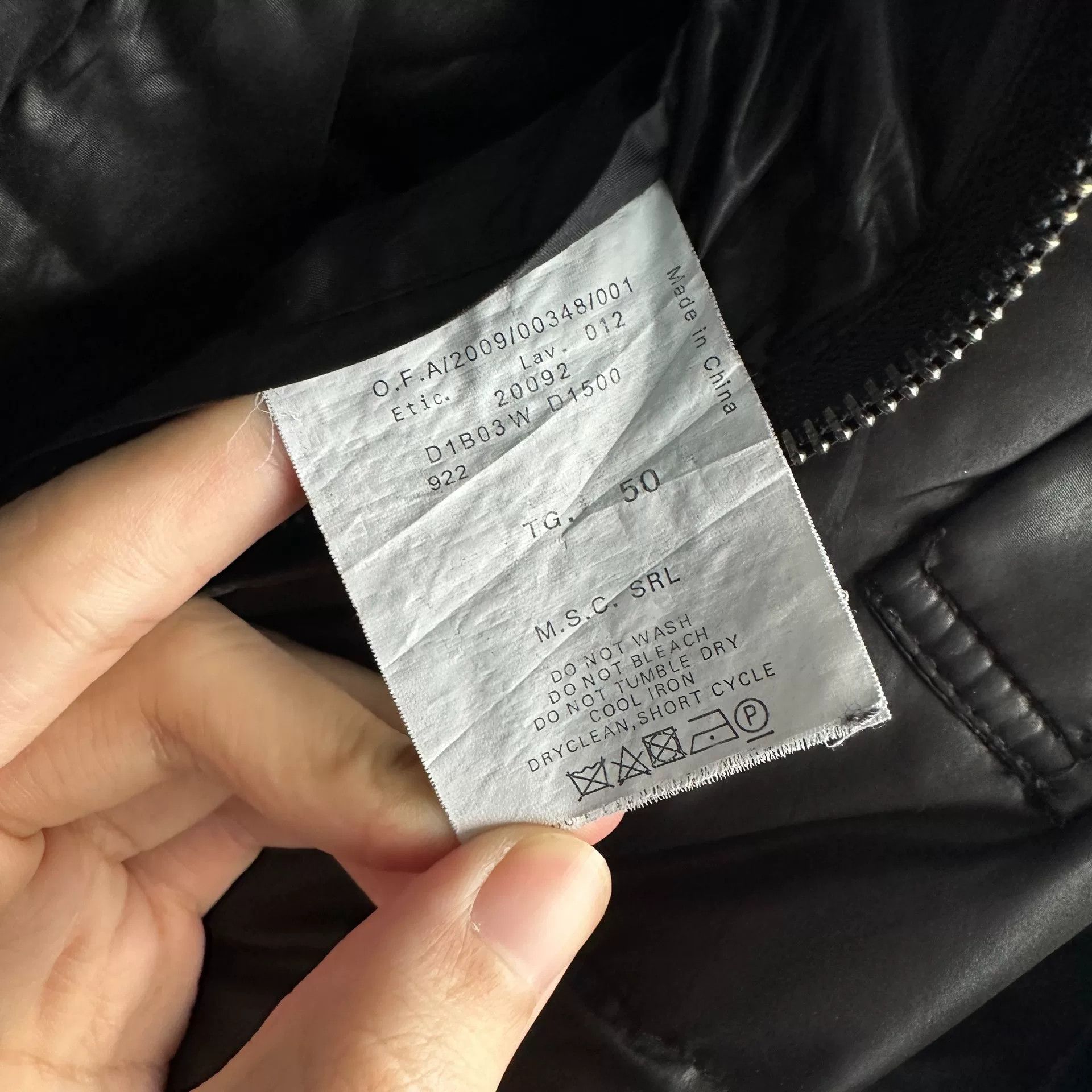 Vintage vintage emporio armani down jacket 2009 Size US L / EU 52-54 / 3 - 6 Thumbnail