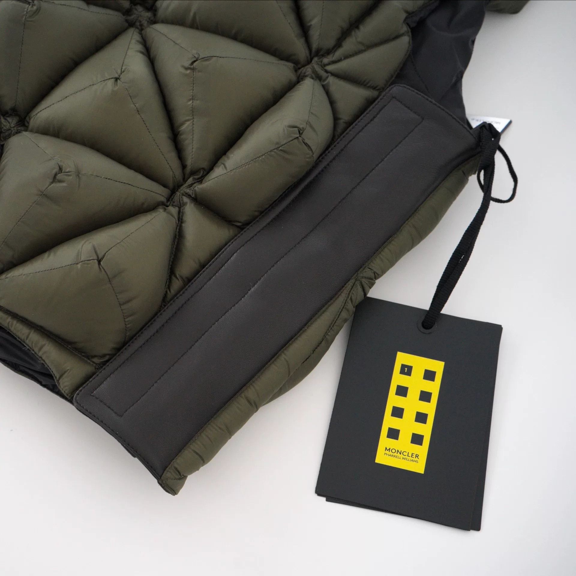 Moncler Genius moncler x pharrell lightweight padded vest Size US M / EU 48-50 / 2 - 5 Thumbnail