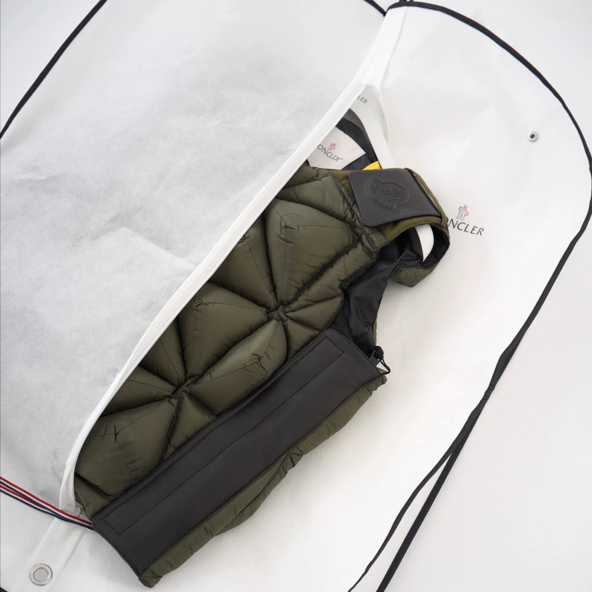 Moncler Genius moncler x pharrell lightweight padded vest Size US M / EU 48-50 / 2 - 8 Thumbnail